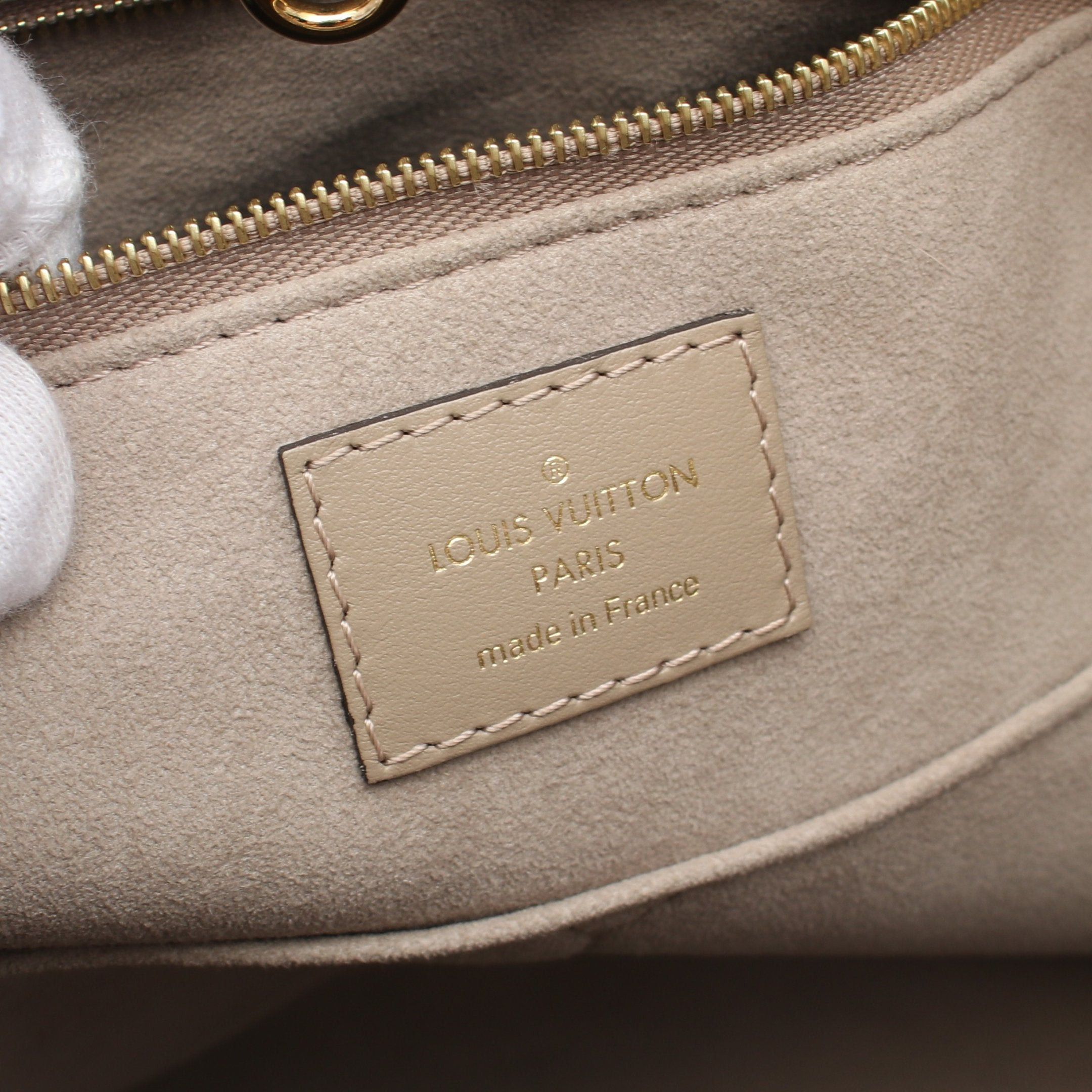 Louis Vuitton Louis Vuitton On-The-Go Mm Monogram Amplant Tourterelle Shoulder Bag Tote Leather Gray Beige Size ONE SIZE - 4 Thumbnail