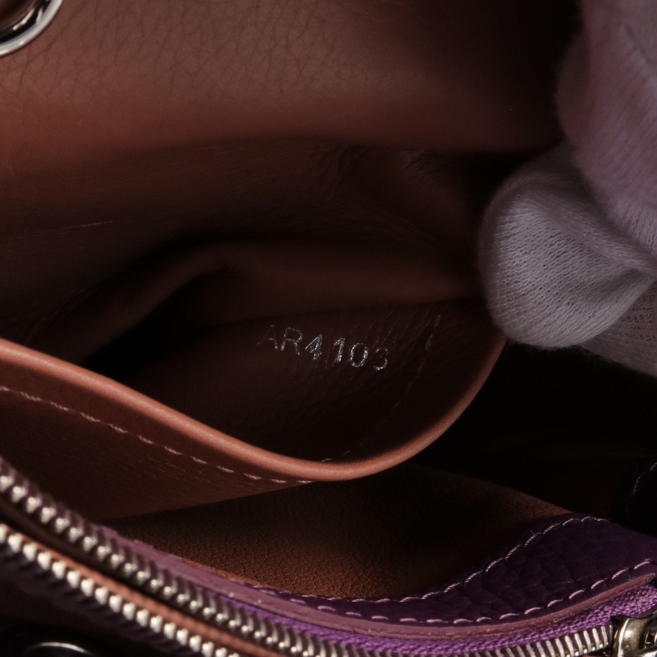 Louis Vuitton Louis Vuitton Capucines Mm Violet Handbag Leather Purple Size ONE SIZE - 5 Thumbnail