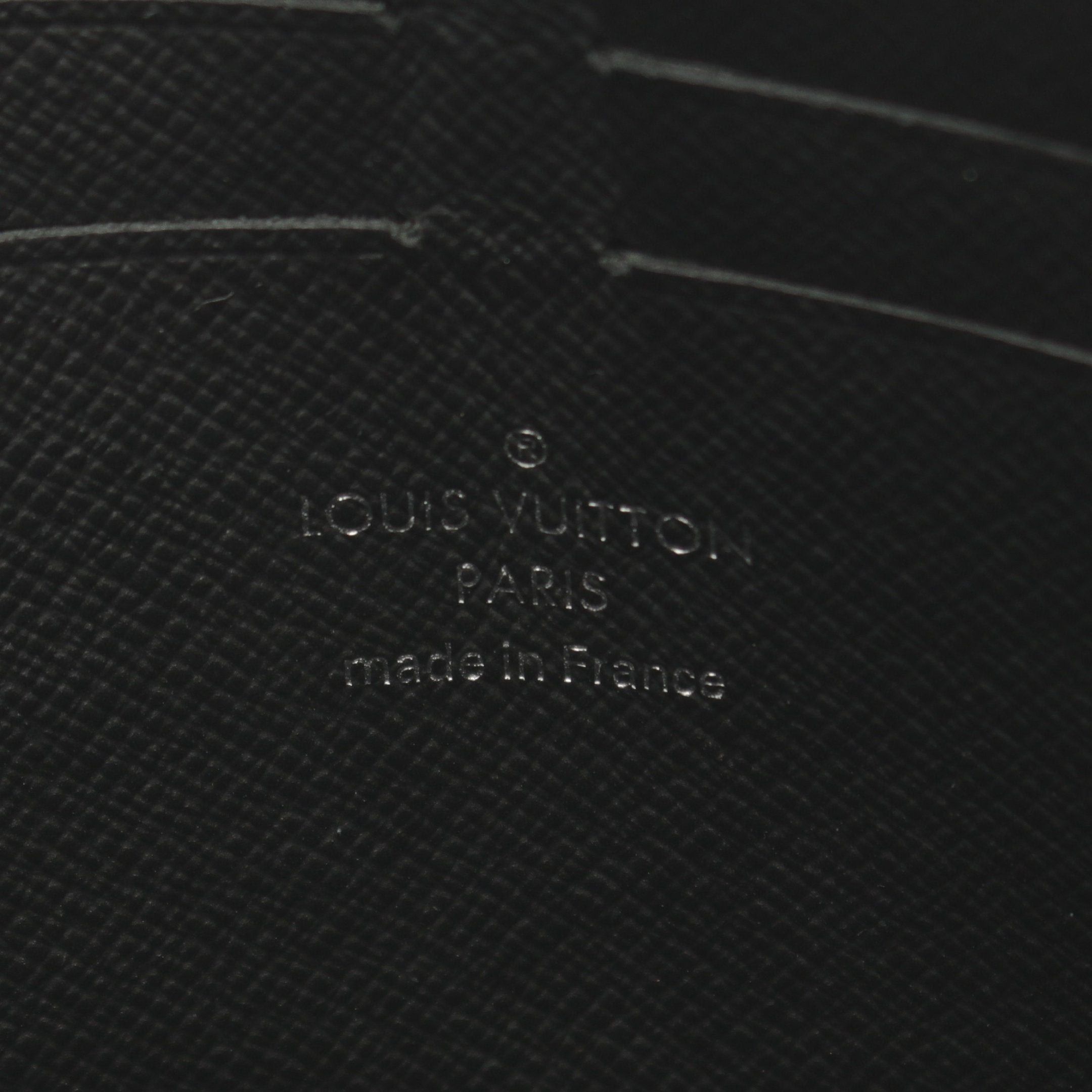 Louis Vuitton Louis Vuitton Pochette Voyage Mm Taiga Noir Clutch Bag Leather Black Size ONE SIZE - 4 Thumbnail