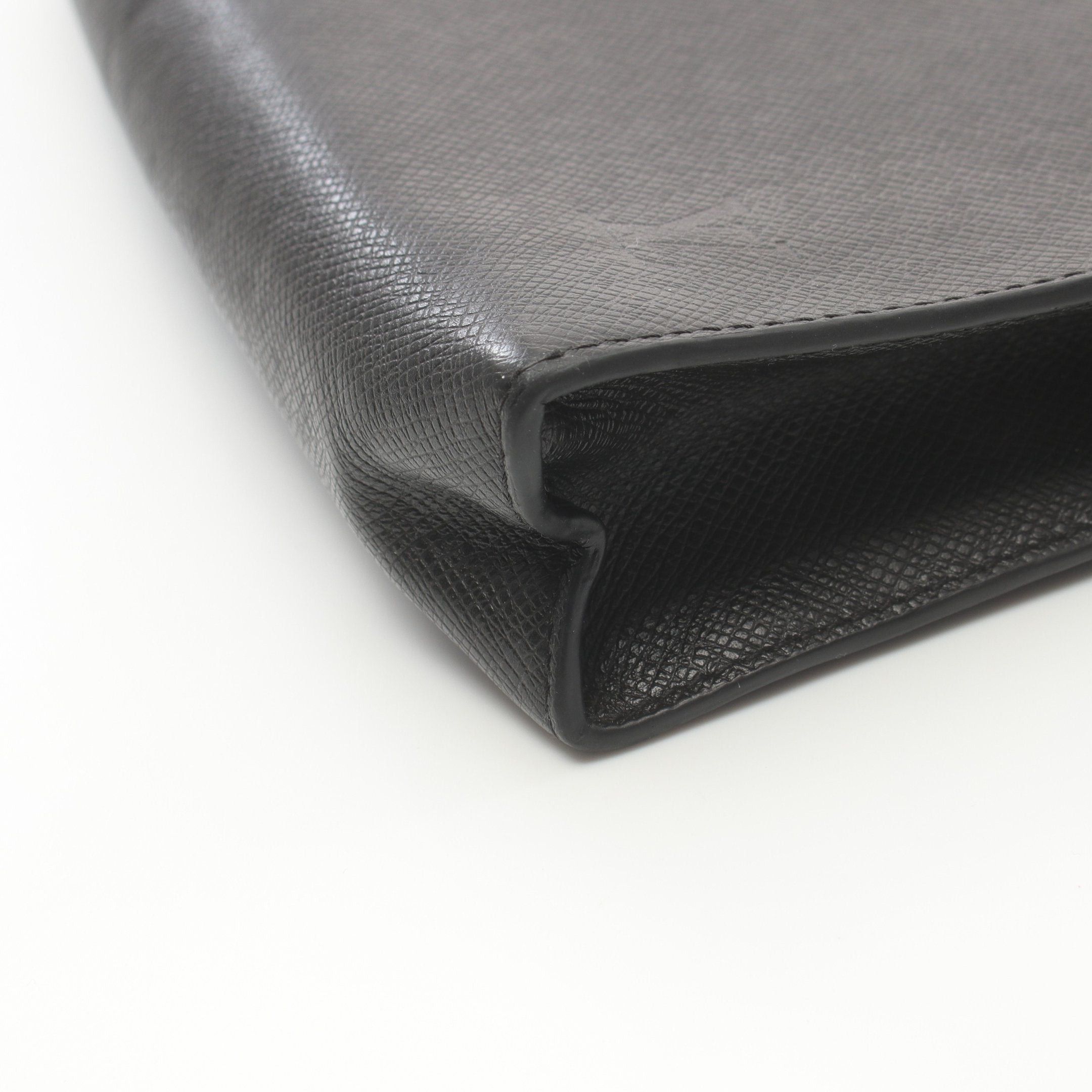 Louis Vuitton Louis Vuitton Pochette Voyage Mm Taiga Noir Clutch Bag Leather Black Size ONE SIZE - 6 Thumbnail
