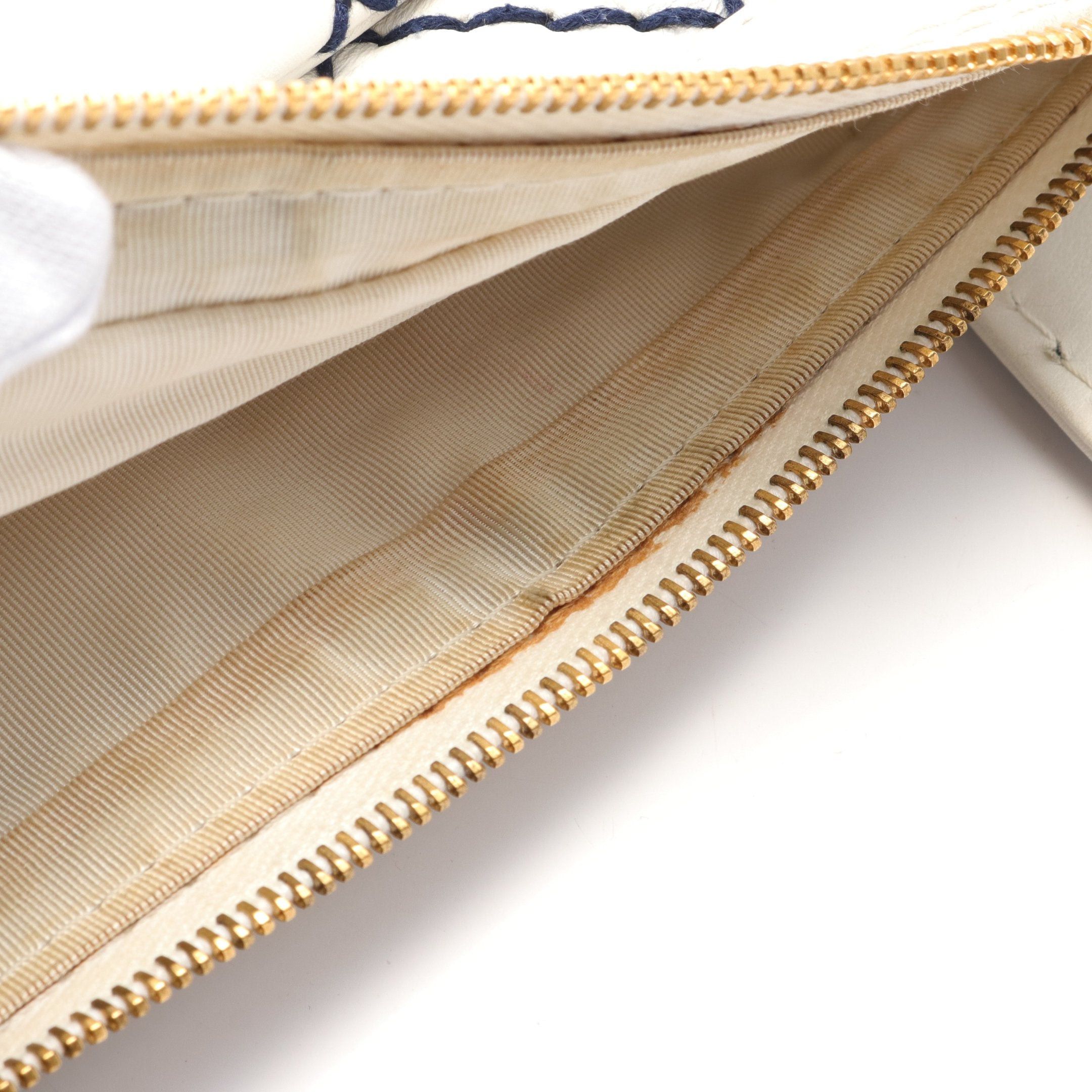 Chanel Chanel Wild Stitch Handbag Leather White Matte Gold Hardware Size ONE SIZE - 6 Thumbnail