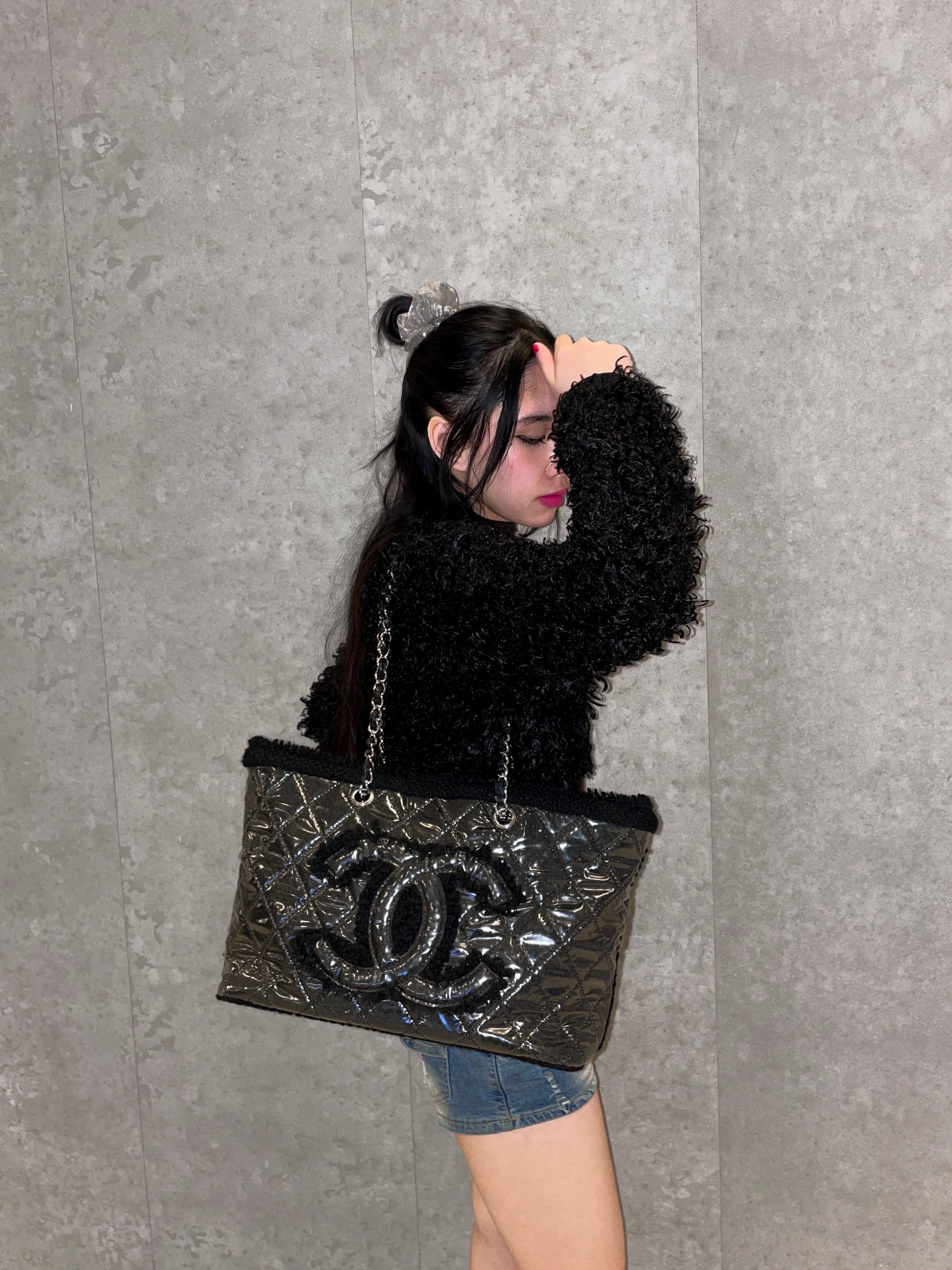 Chanel Chanel Matelasse Jumbo Coco Mark Fleece Chain Shoulder Tote Bag Size ONE SIZE - 3 Thumbnail