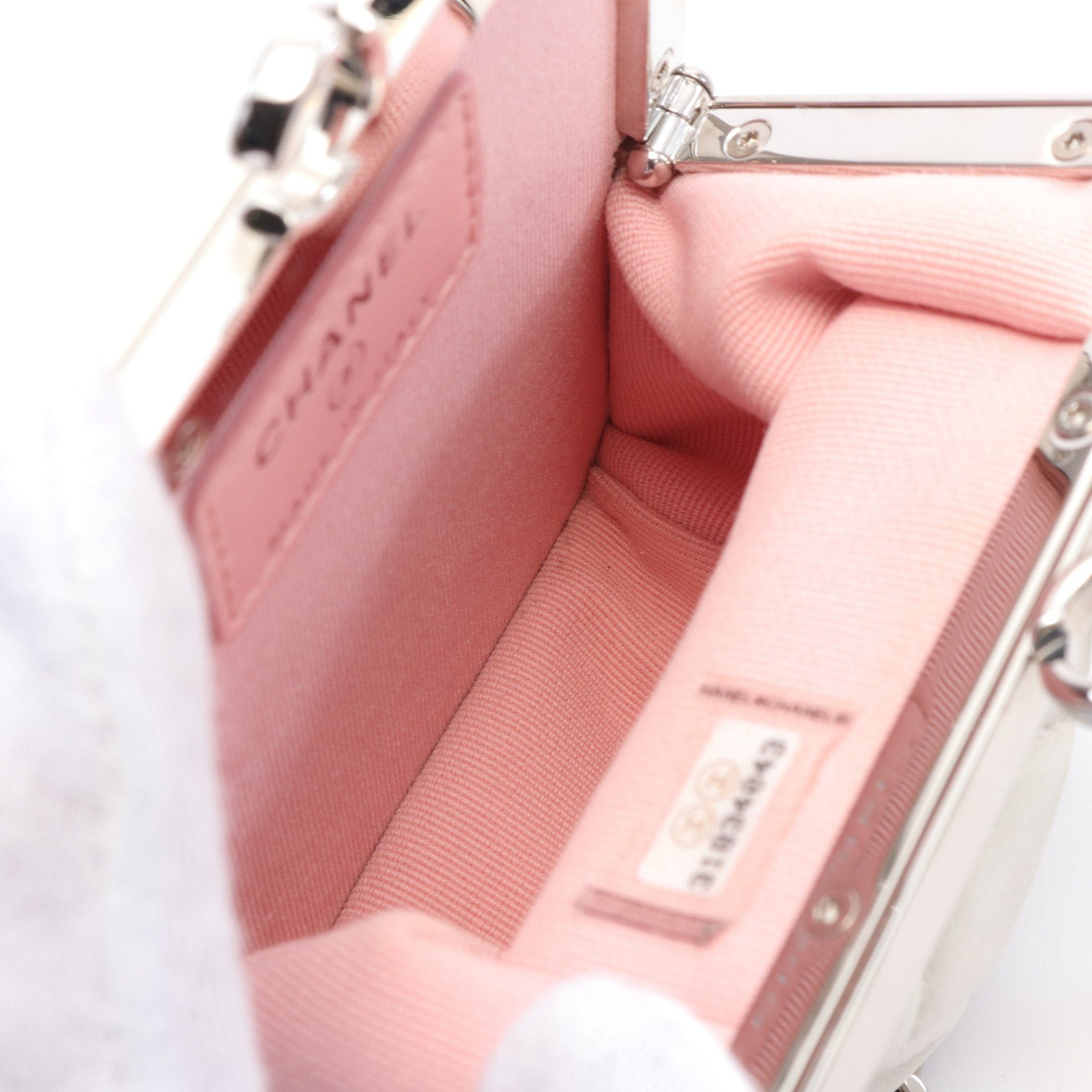 Chanel Chanel Matelasse Chain Shoulder Bag Leather Off White Silver Hardware Clasp Size ONE SIZE - 3 Thumbnail