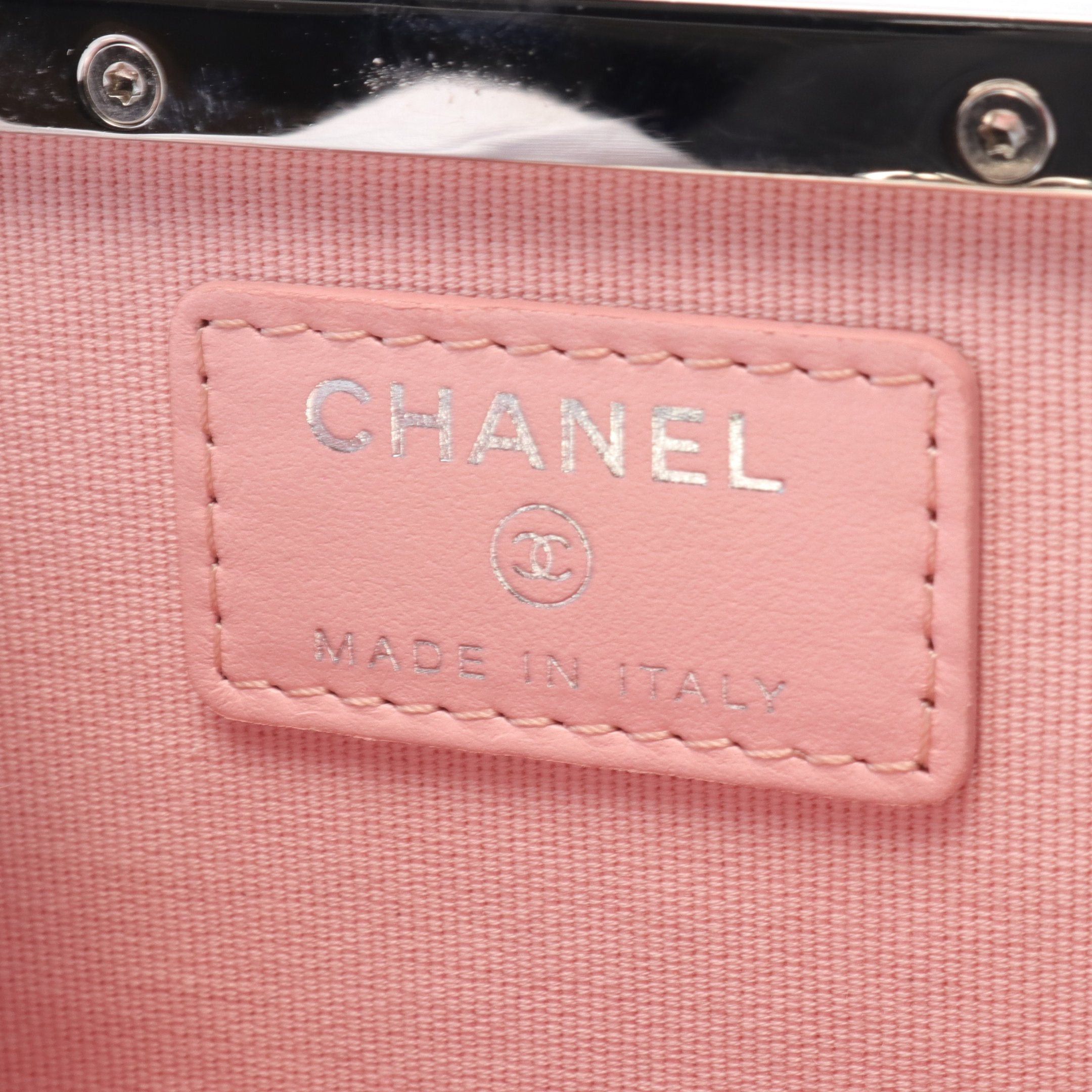 Chanel Chanel Matelasse Chain Shoulder Bag Leather Off White Silver Hardware Clasp Size ONE SIZE - 4 Thumbnail