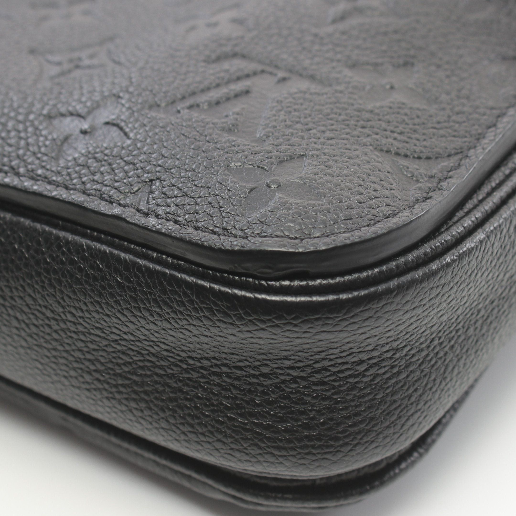 Louis Vuitton Louis Vuitton Pochette Metis Mm Monogram Empreinte Noir Handbag Leather Black Size ONE SIZE - 6 Thumbnail