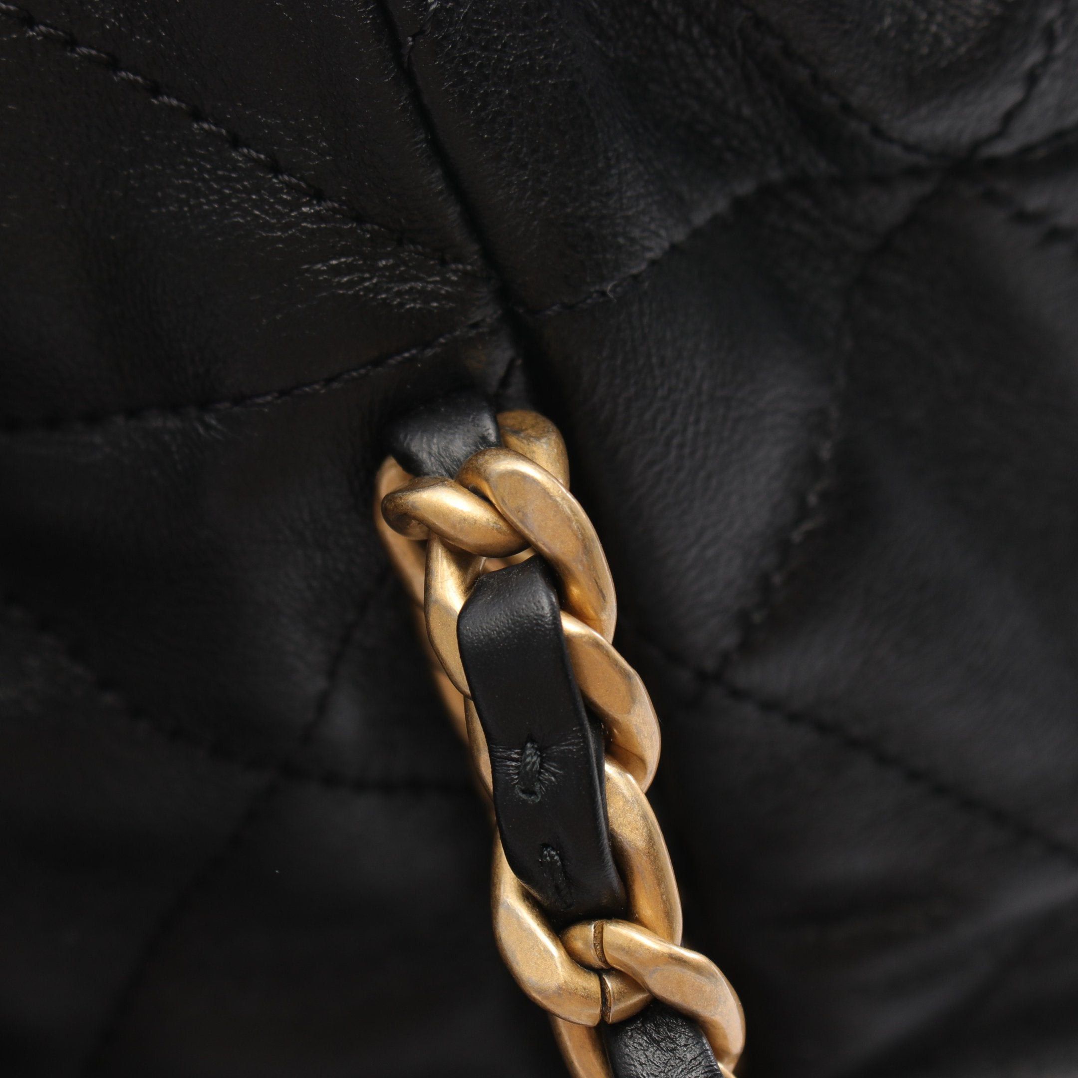 Chanel Chanel Chain Shoulder Bag Purse Leather Black Gold Hardware Size ONE SIZE - 7 Thumbnail