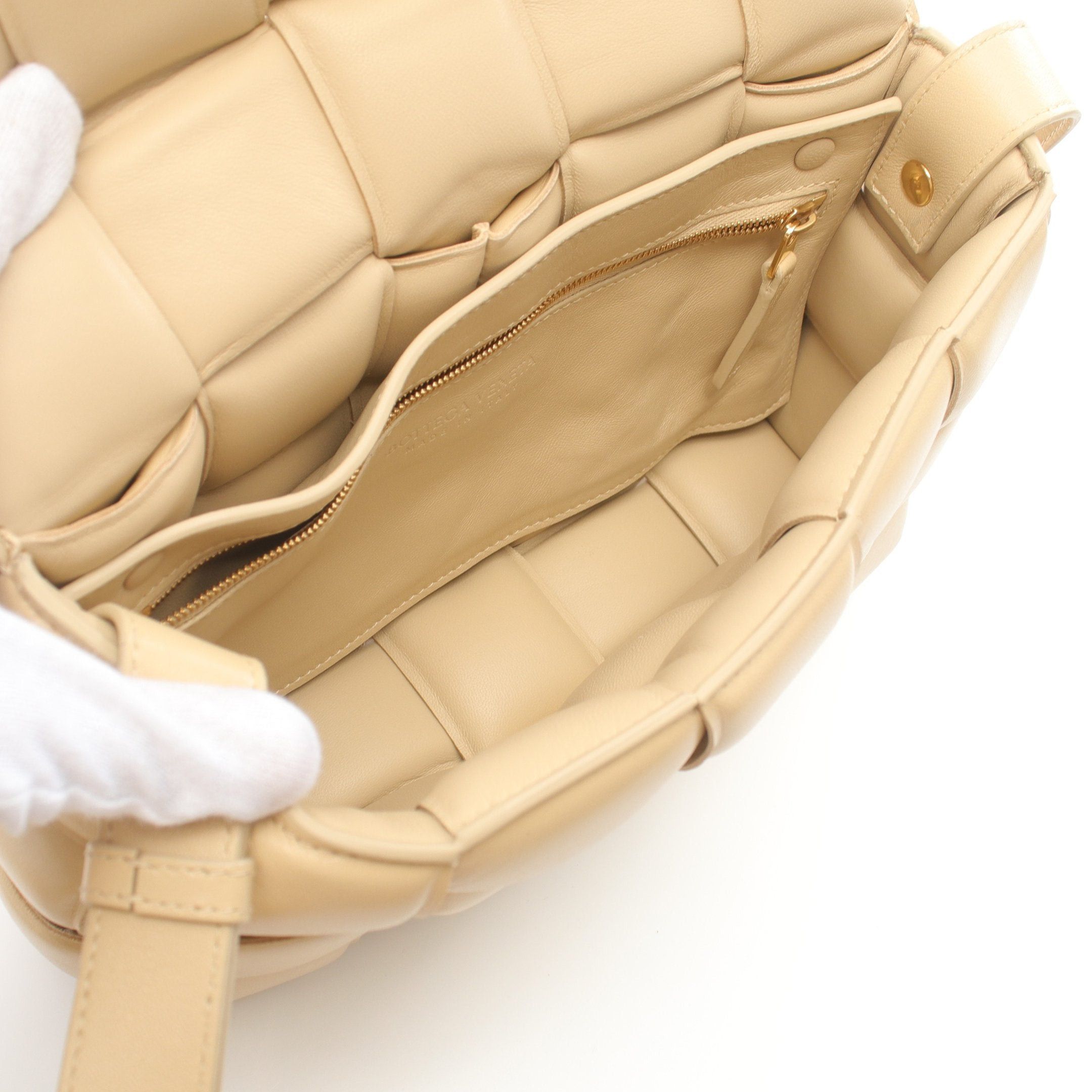 Bottega Veneta Bottega Veneta Padet Cassette Intrecciato Shoulder Bag Leather Beige Size ONE SIZE - 3 Thumbnail