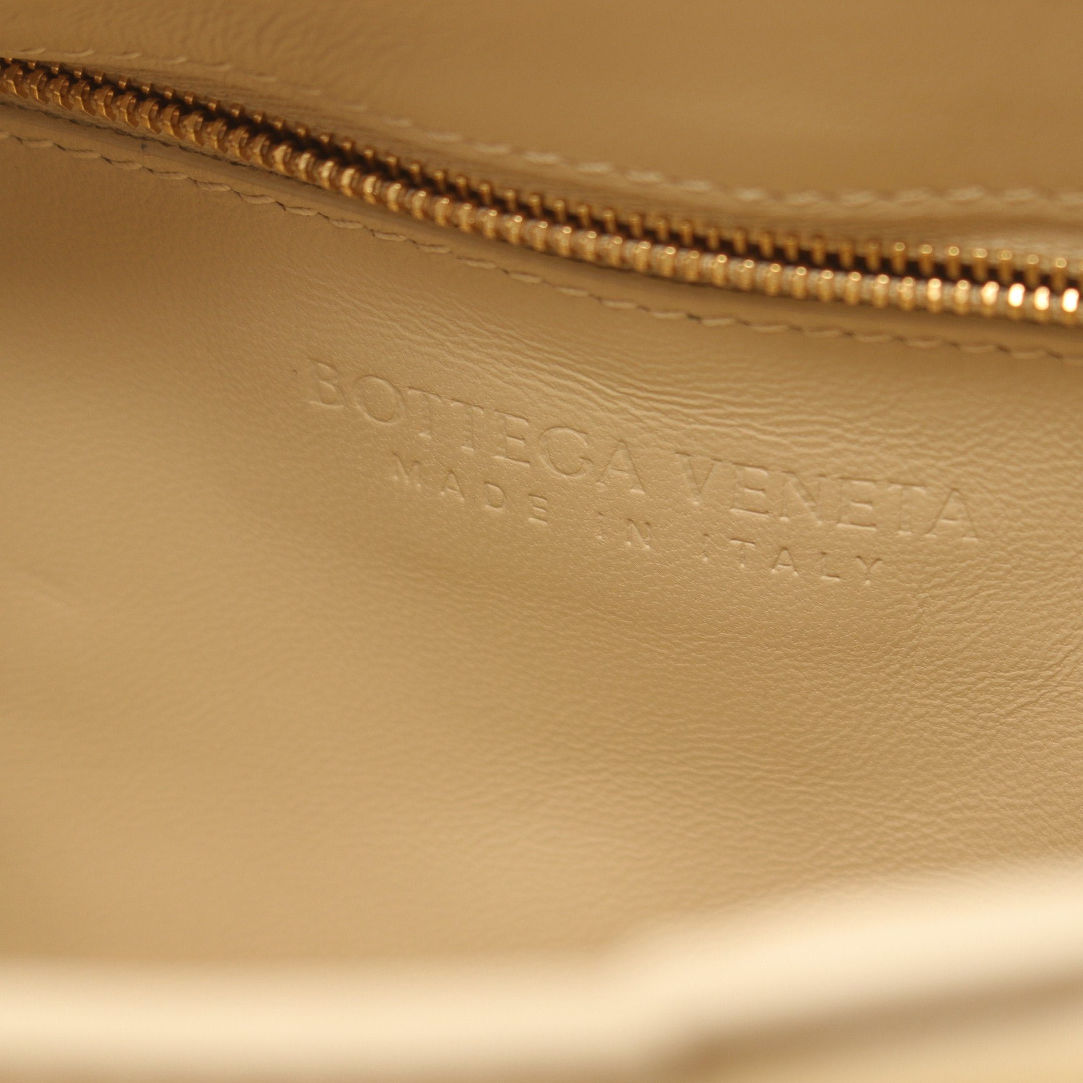 Bottega Veneta Bottega Veneta Padet Cassette Intrecciato Shoulder Bag Leather Beige Size ONE SIZE - 4 Thumbnail