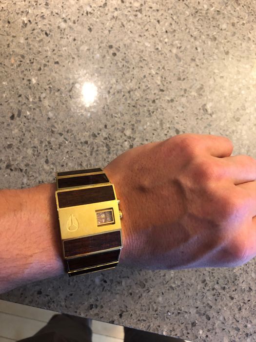 Nixon rotolog gold sale