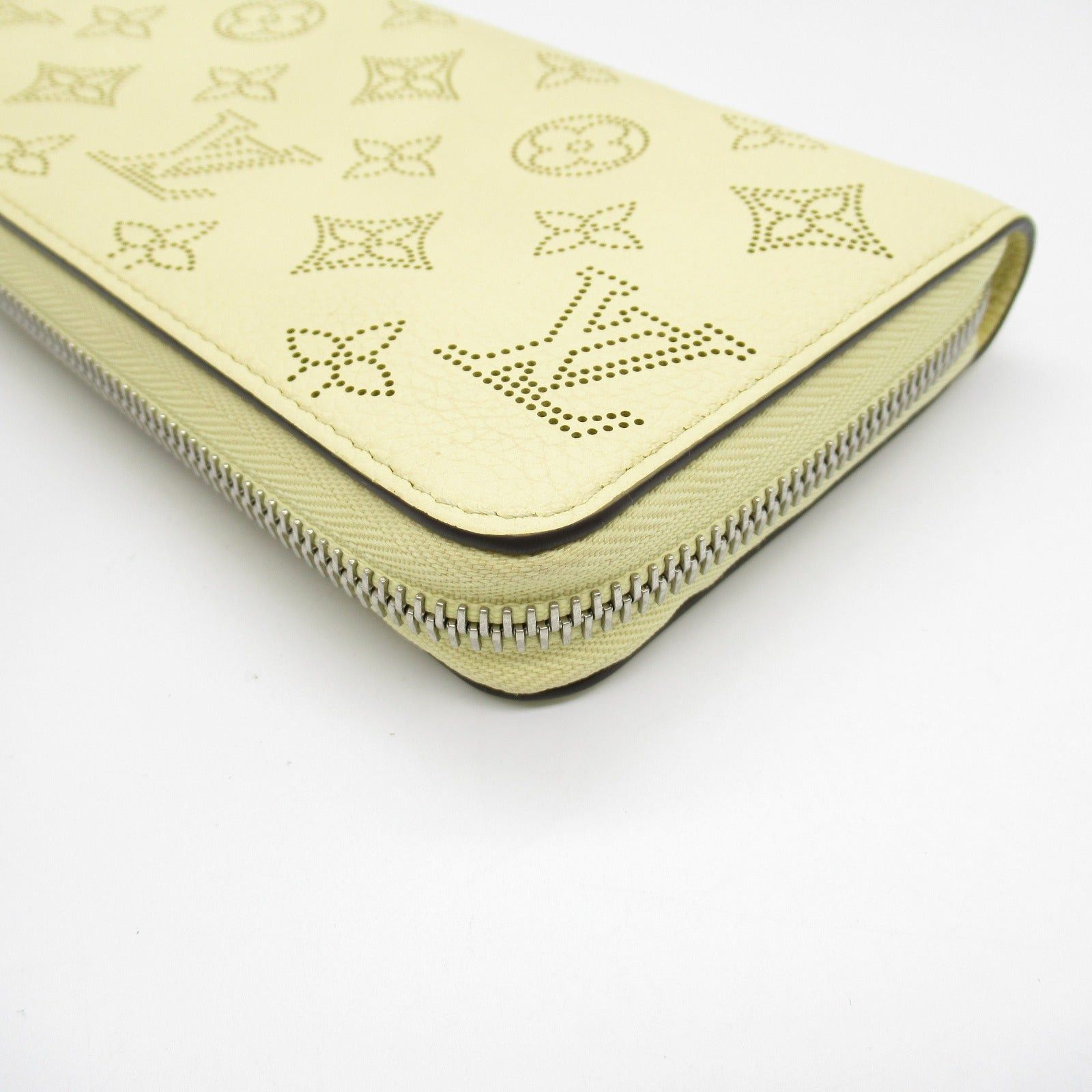 Louis Vuitton Louis Vuitton Zippy Wallet Round Long Zipper Leather Mahina Yellow Banana Size ONE SIZE - 8 Thumbnail