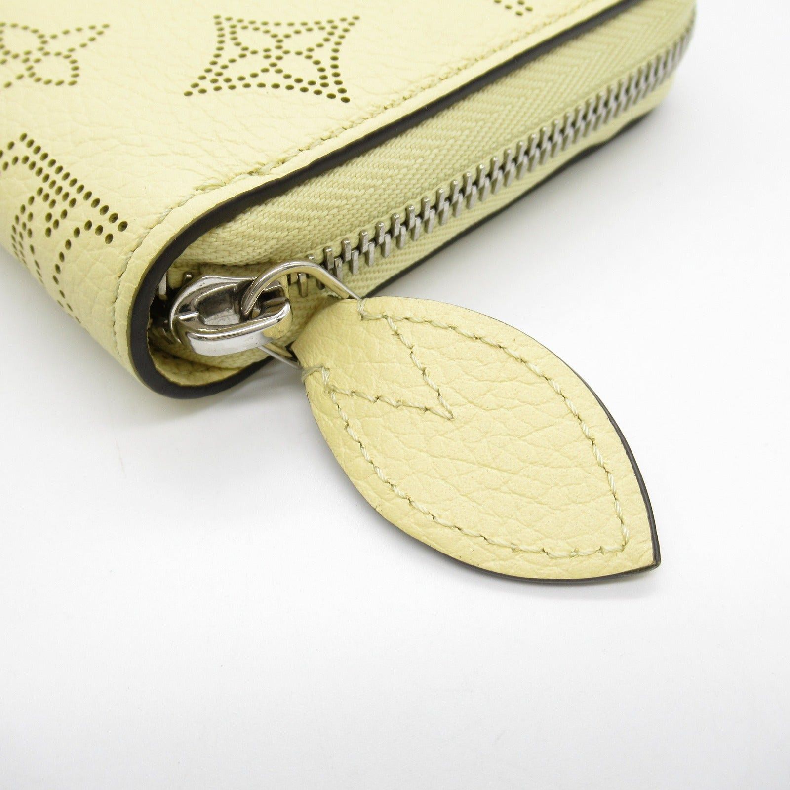 Louis Vuitton Louis Vuitton Zippy Wallet Round Long Zipper Leather Mahina Yellow Banana Size ONE SIZE - 7 Thumbnail
