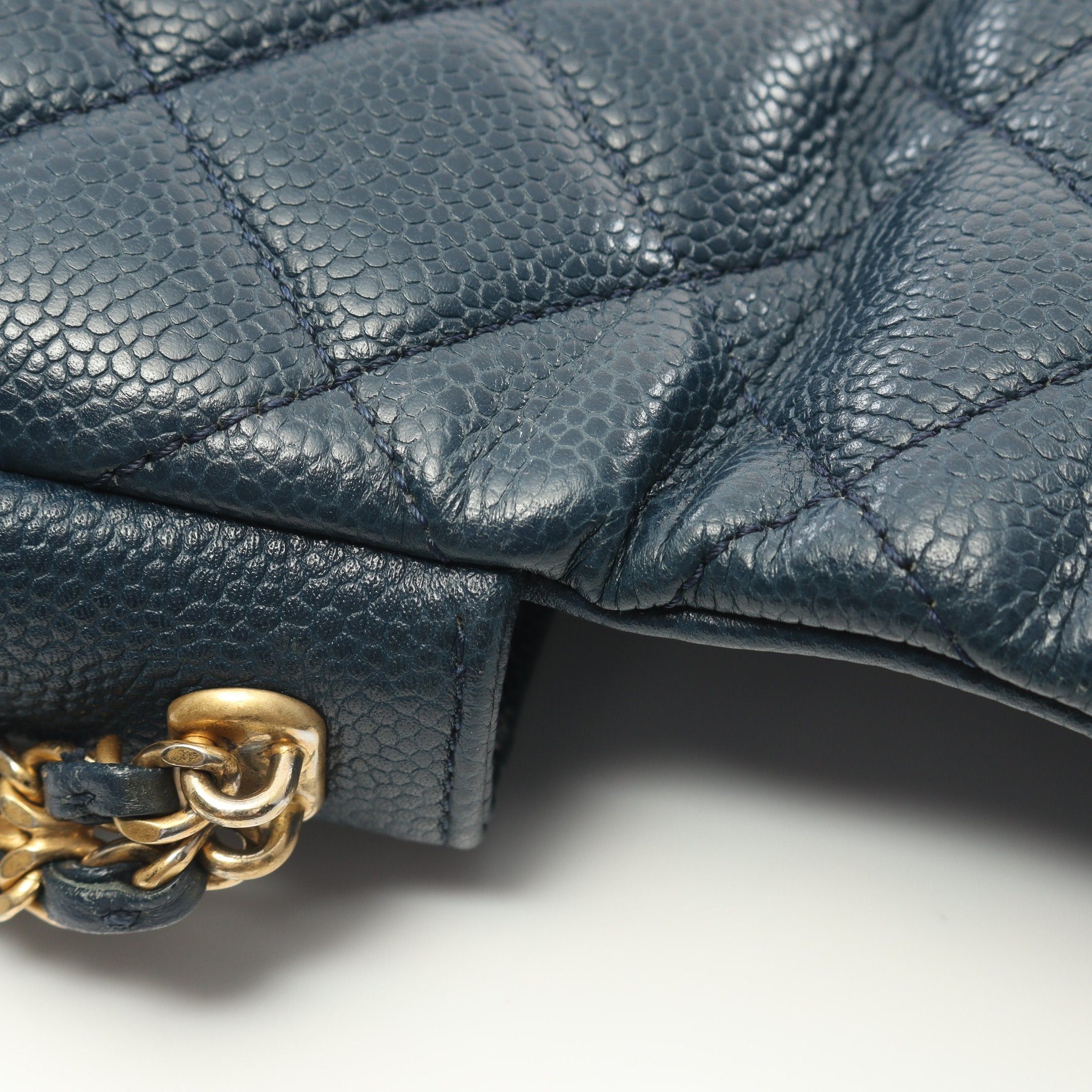 Chanel Chanel Matelasse Chain Shoulder Bag Caviar Skin Navy Gold Hardware Size ONE SIZE - 7 Thumbnail