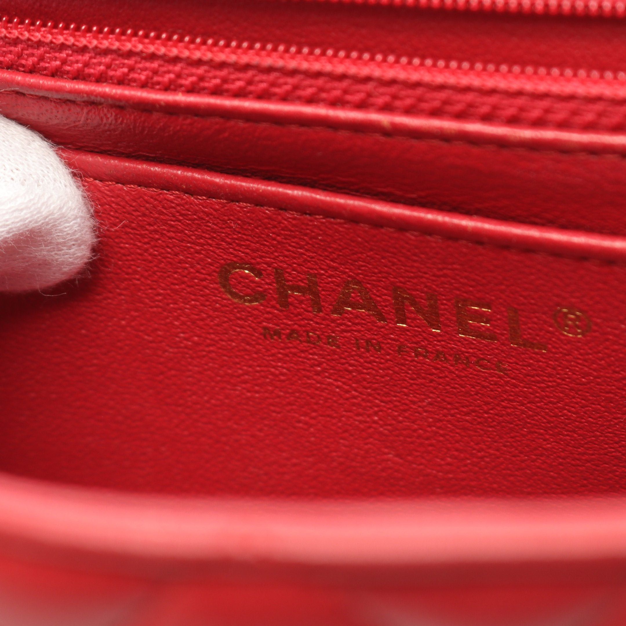 Chanel Chanel Mini Matelasse Chain Shoulder Bag Lambskin Red Gold Hardware Size ONE SIZE - 4 Thumbnail