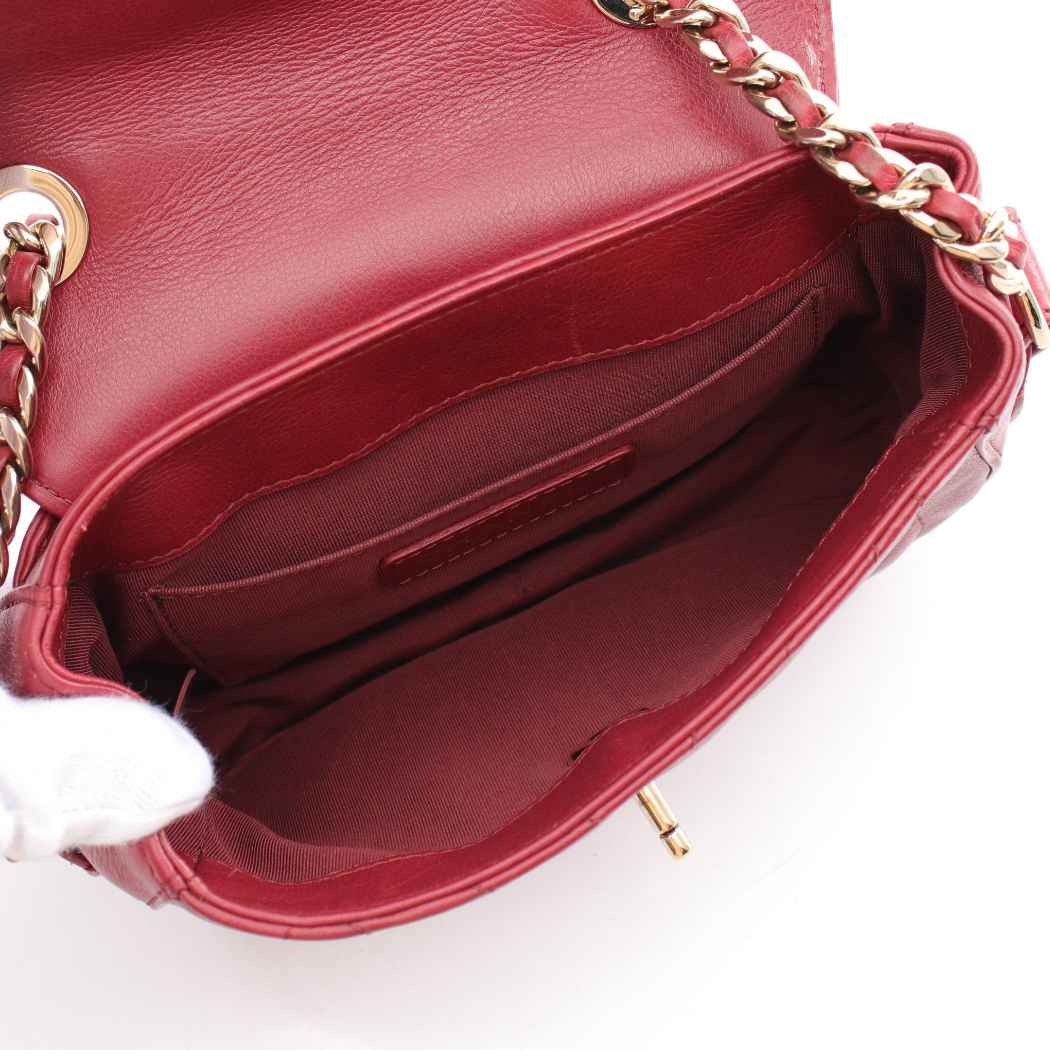 Chanel Chanel V-Stitch Chevron Chain Shoulder Bag Leather Burgundy Gold Hardware Size ONE SIZE - 3 Thumbnail