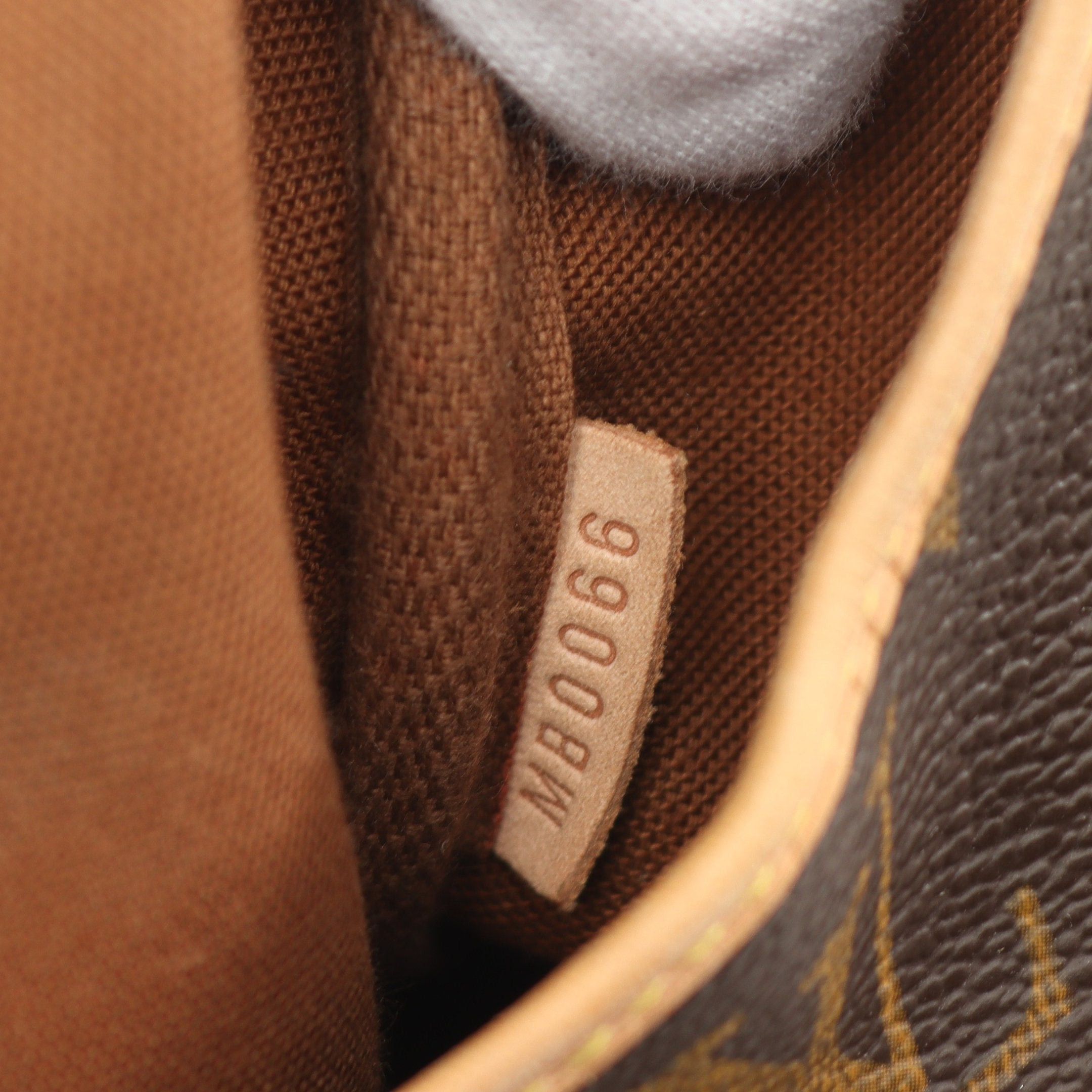 Louis Vuitton Louis Vuitton Saumur 30 Monogram Shoulder Bag Leather Brown Size ONE SIZE - 5 Thumbnail