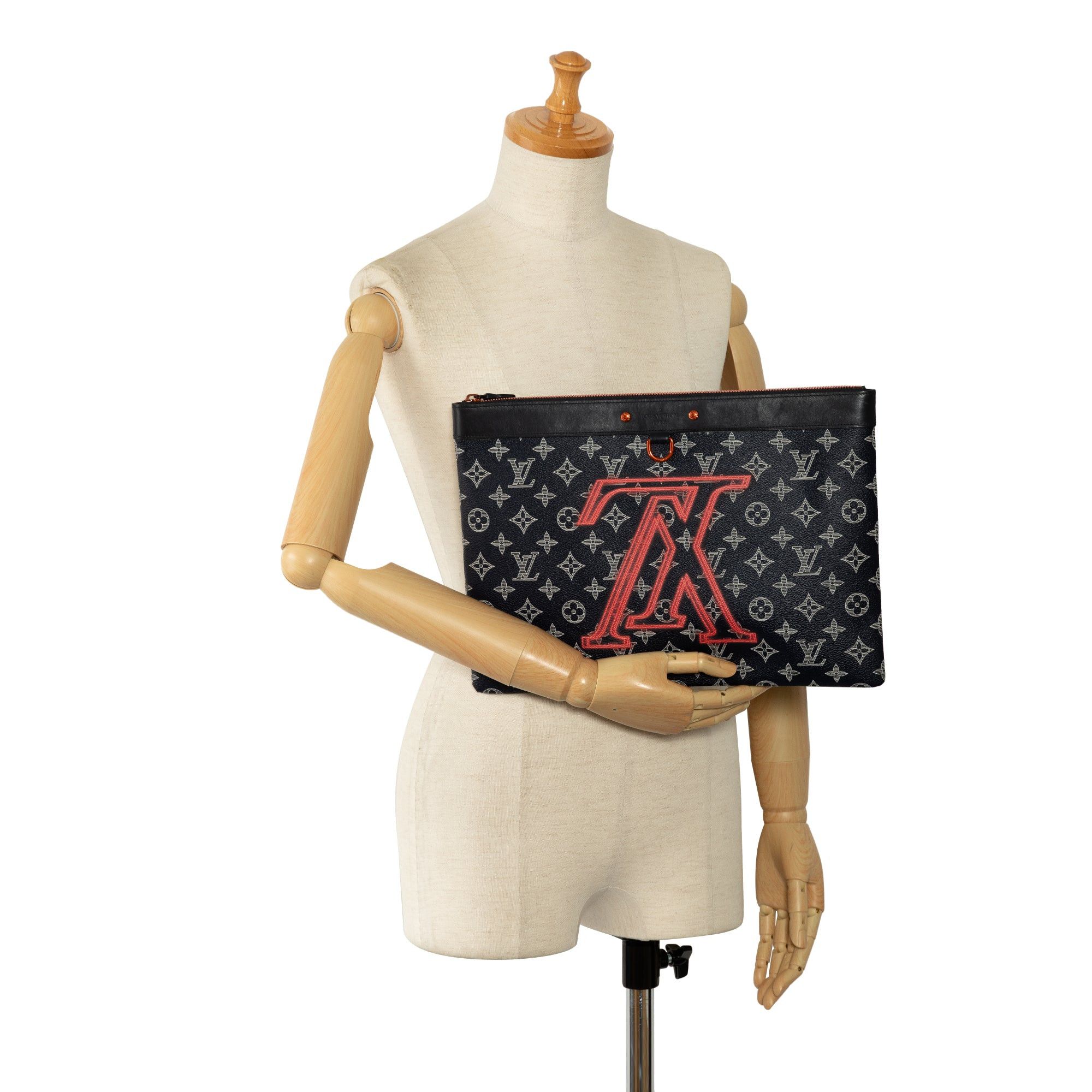 Louis Vuitton Louis Vuitton Monogram Ink Upside Down Apollo Pochette Black Size ONE SIZE - 9 Thumbnail