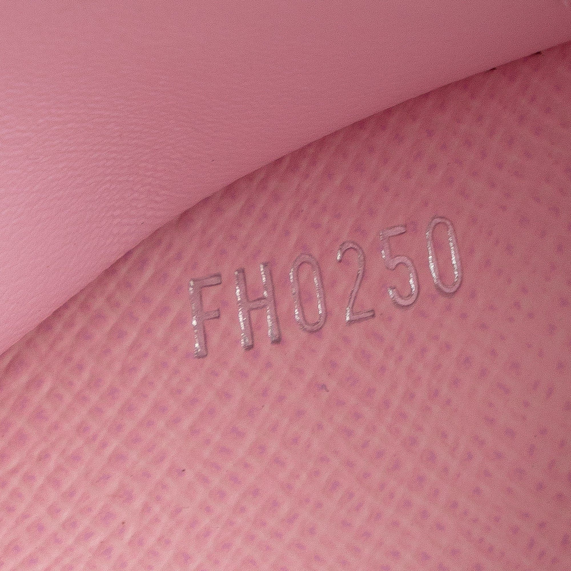 Louis Vuitton Louis Vuitton Monogram Giant Escale Victorine Pink Size ONE SIZE - 7 Thumbnail