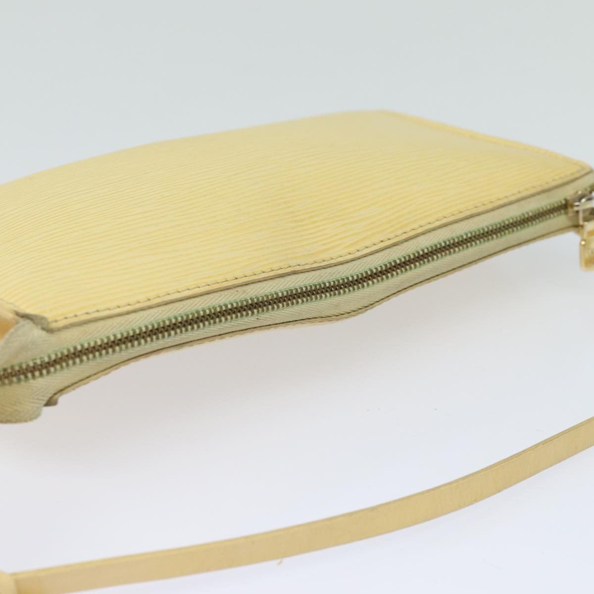 Louis Vuitton Pochette Accessoire Ecru Leather Clutch Bag (Pre-Owned) Size ONE SIZE - 18 Thumbnail