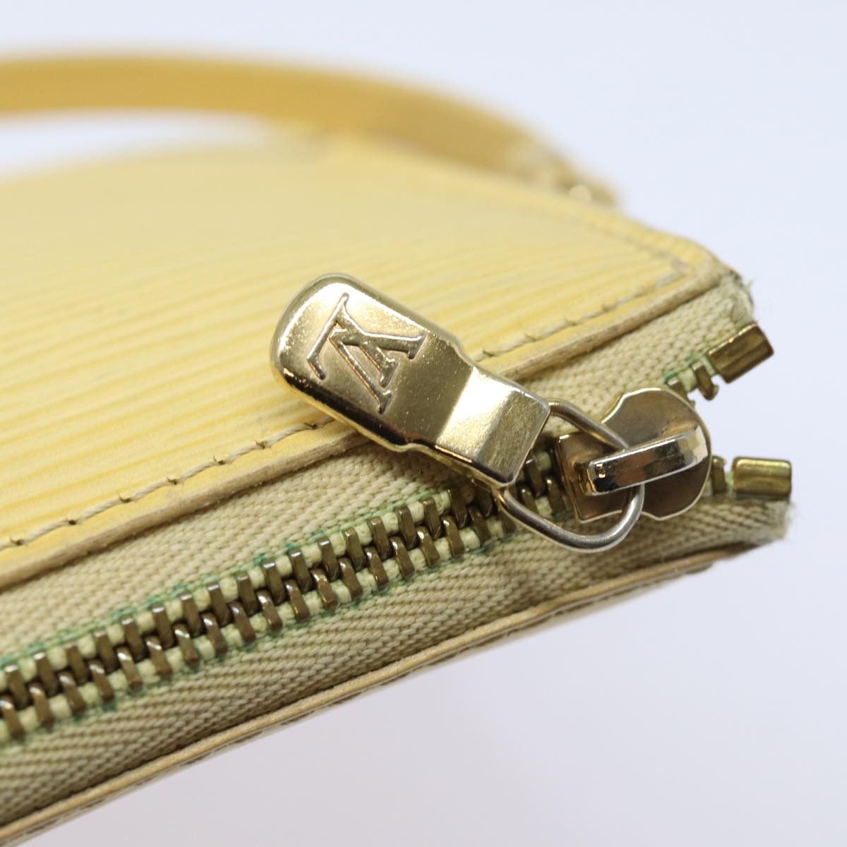 Louis Vuitton Pochette Accessoire Ecru Leather Clutch Bag (Pre-Owned) Size ONE SIZE - 10 Thumbnail
