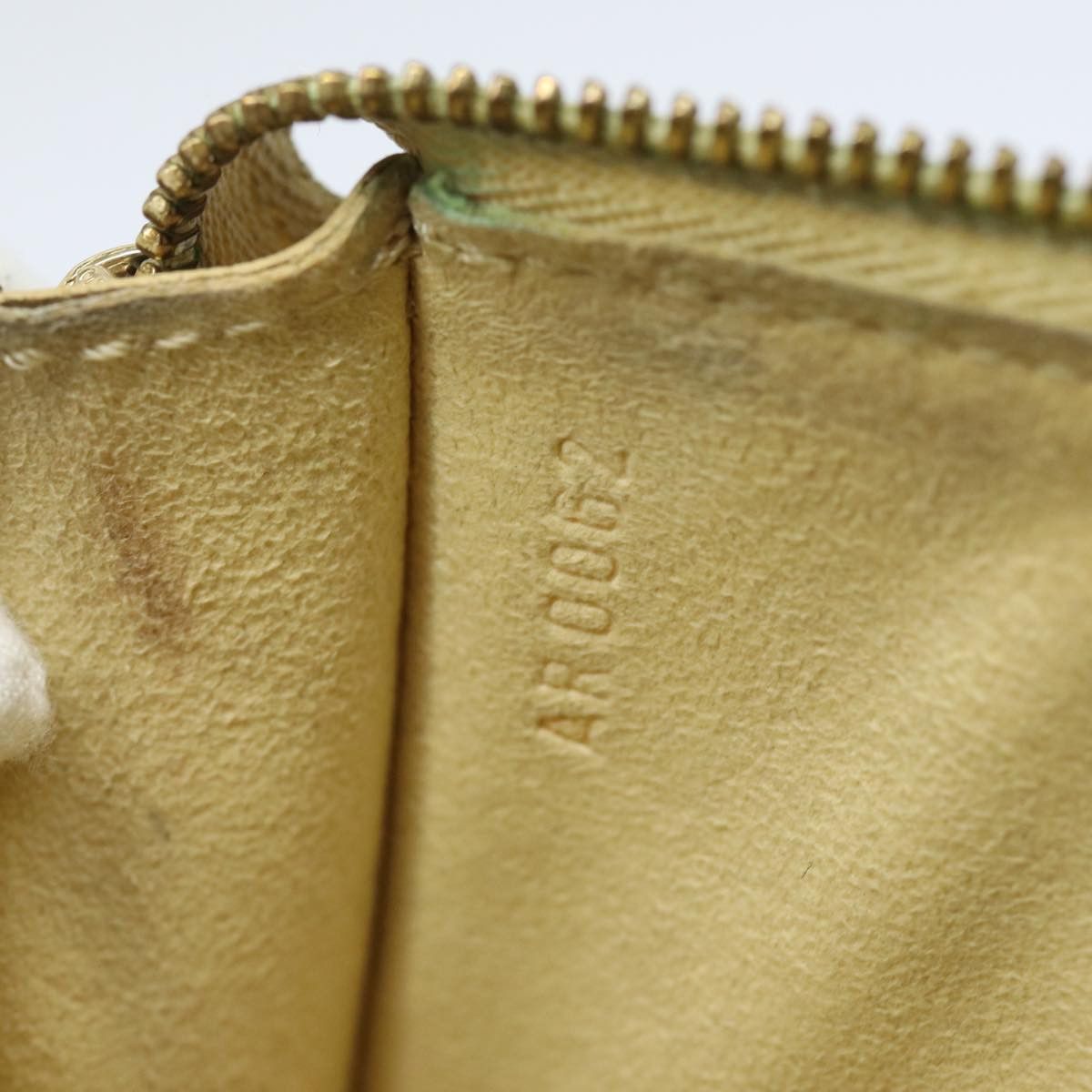 Louis Vuitton Pochette Accessoire Ecru Leather Clutch Bag (Pre-Owned) Size ONE SIZE - 12 Thumbnail