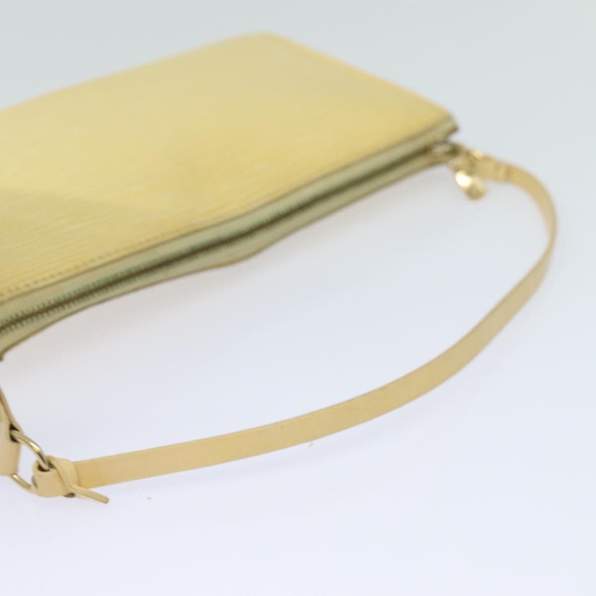 Louis Vuitton Pochette Accessoire Ecru Leather Clutch Bag (Pre-Owned) Size ONE SIZE - 5 Thumbnail