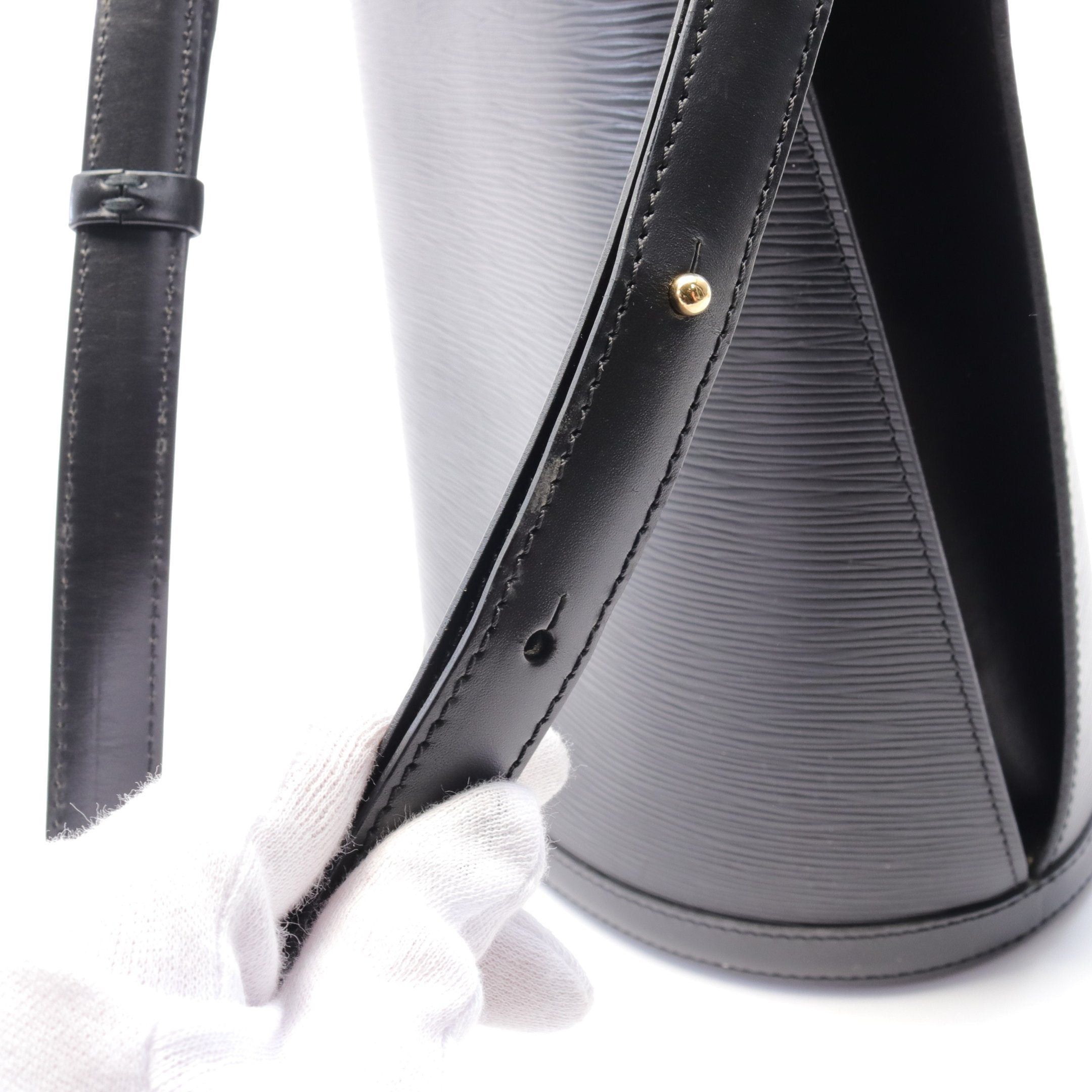 Louis Vuitton Louis Vuitton Cluny Epi Noir Shoulder Bag Leather Black Size ONE SIZE - 7 Thumbnail