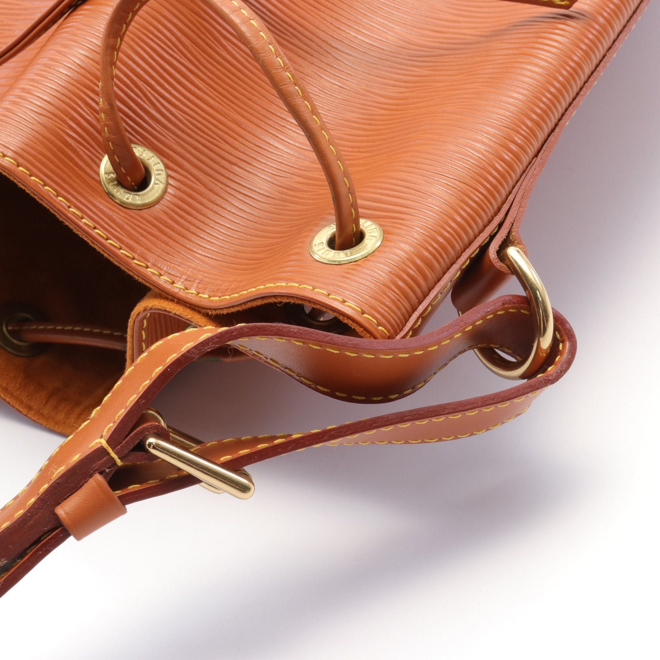 Louis Vuitton Louis Vuitton Noe Epi Zipang Gold Shoulder Bag Leather Light Brown Size ONE SIZE - 7 Thumbnail