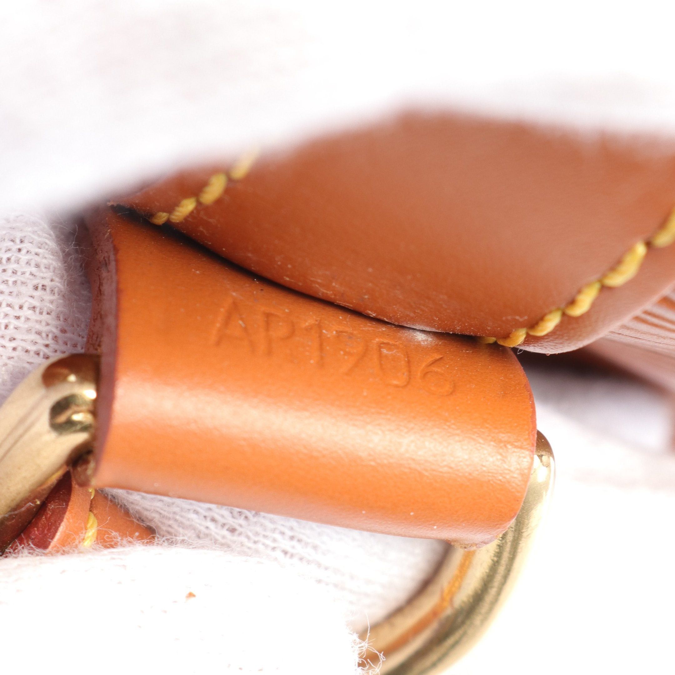 Louis Vuitton Louis Vuitton Noe Epi Zipang Gold Shoulder Bag Leather Light Brown Size ONE SIZE - 5 Thumbnail