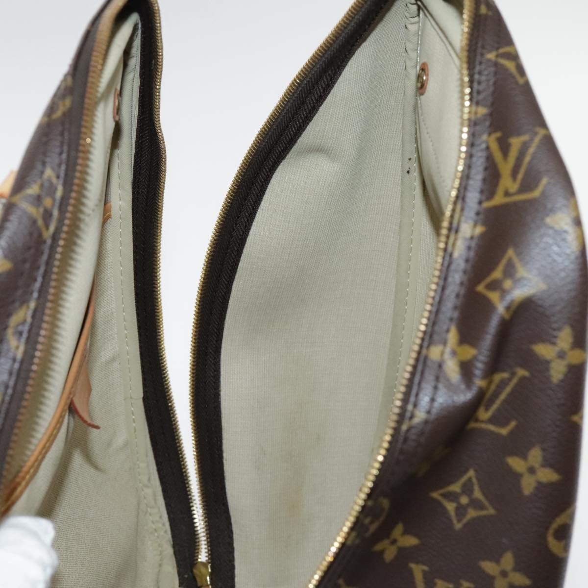 Louis Vuitton Excursion Brown Leather Handbag (Pre-Owned) Size ONE SIZE - 20 Thumbnail