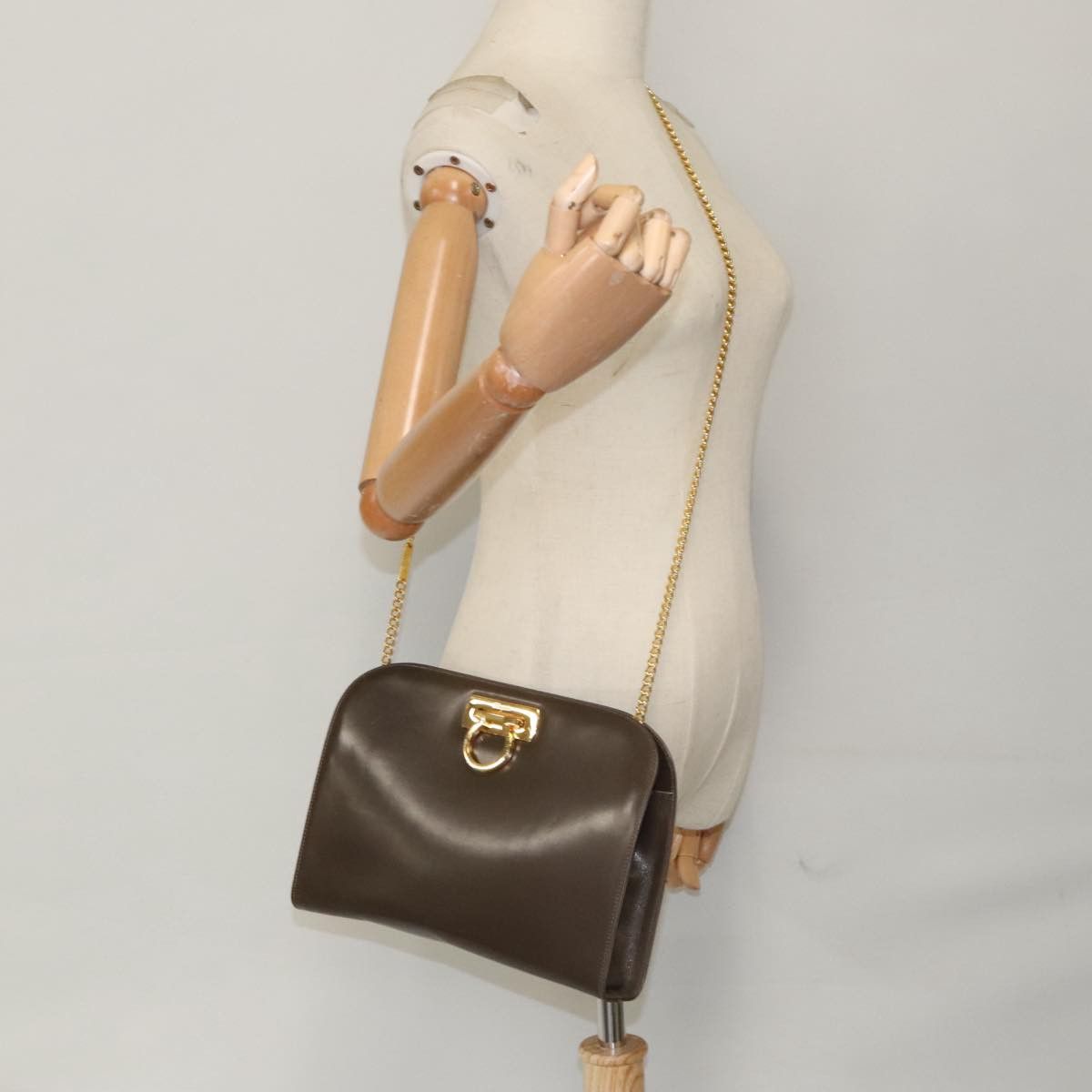 Salvatore Ferragamo Gancini Brown Leather Shoulder Bag (Pre-Owned) Size ONE SIZE - 14 Thumbnail