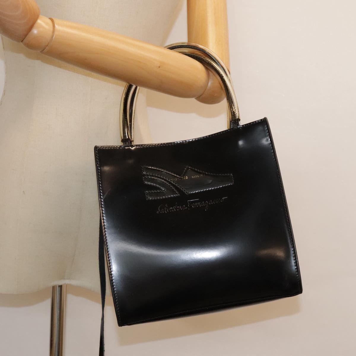 Salvatore Ferragamo Black Leather Handbag (Pre-Owned) Size ONE SIZE - 17 Thumbnail