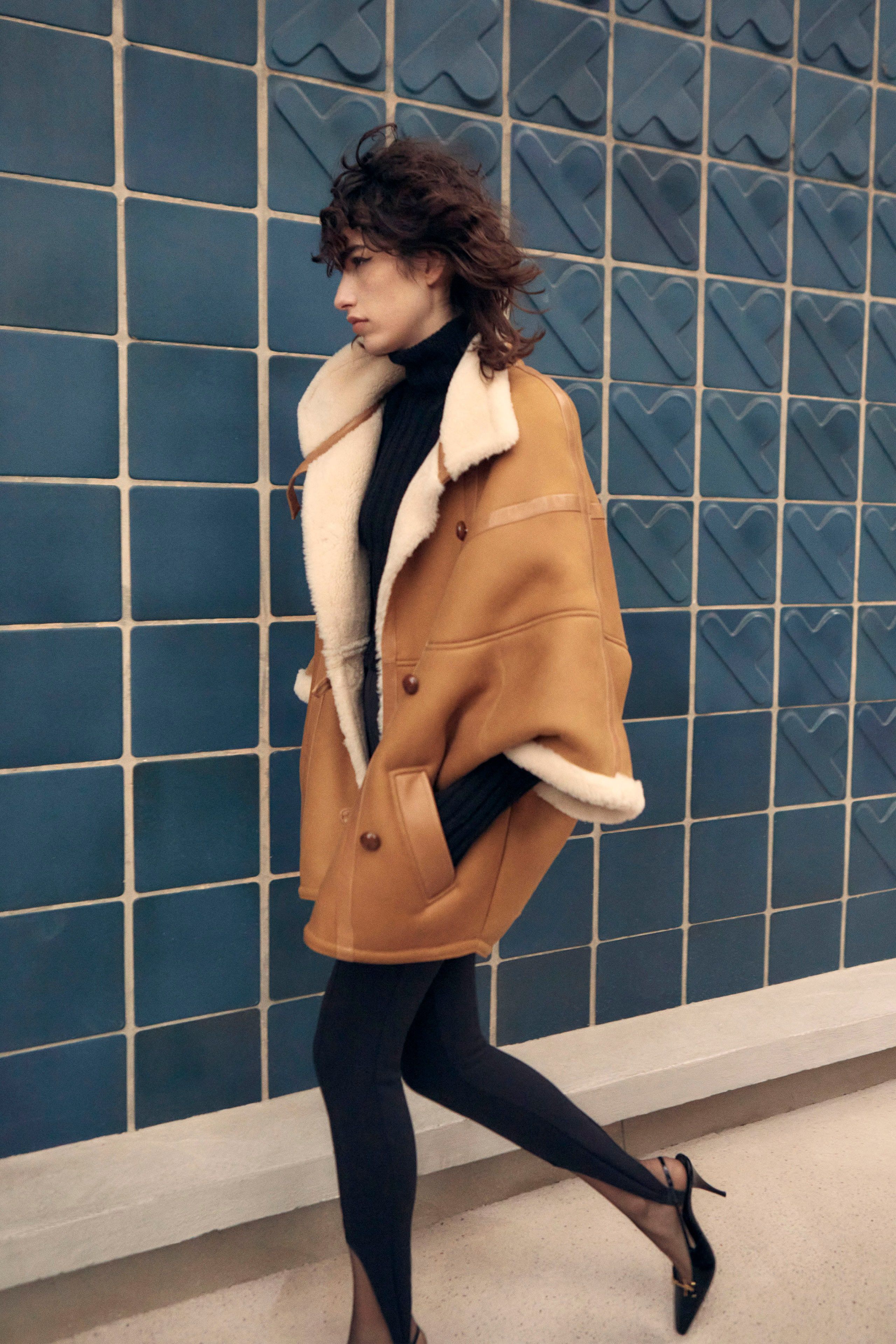 Saint Laurent Paris $11K VALUE Leather and Shearling Cape Jacket Size S / US 4 / IT 40 - 2 Thumbnail