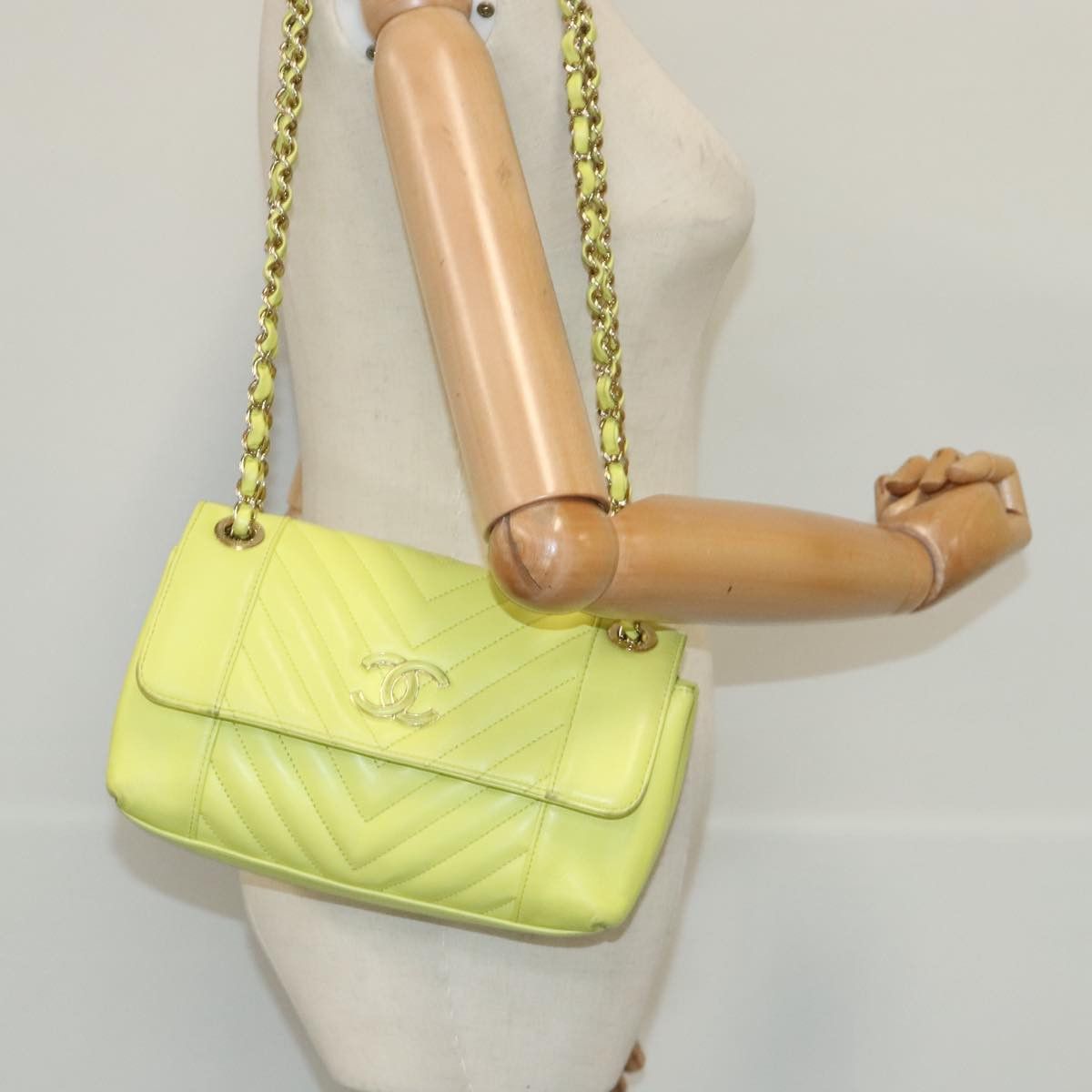 Chanel V-Stich Green Leather Shoulder Bag (Pre-Owned) Size ONE SIZE - 18 Thumbnail