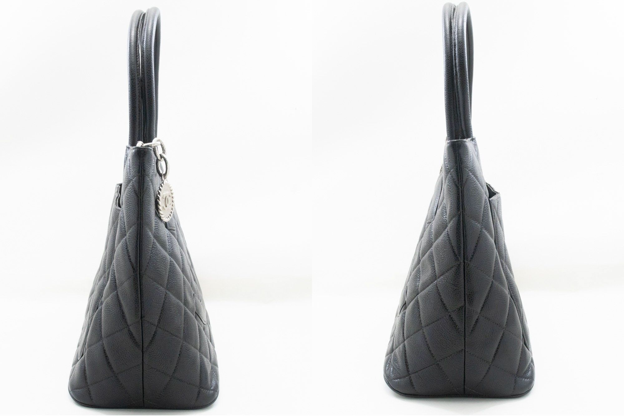 Chanel Medaillon Black Leather Shoulder Bag (Pre-Owned) Size ONE SIZE - 3 Thumbnail