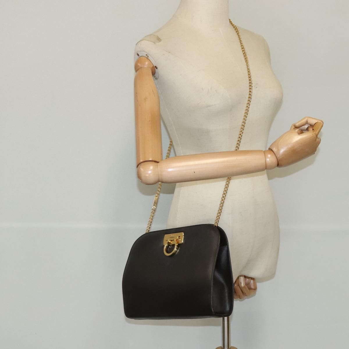 Salvatore Ferragamo Gancini Brown Leather Shoulder Bag (Pre-Owned) Size ONE SIZE - 15 Thumbnail