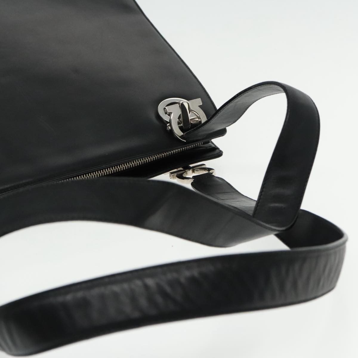 Salvatore Ferragamo Gancini Black Leather Shoulder Bag (Pre-Owned) Size ONE SIZE - 5 Thumbnail