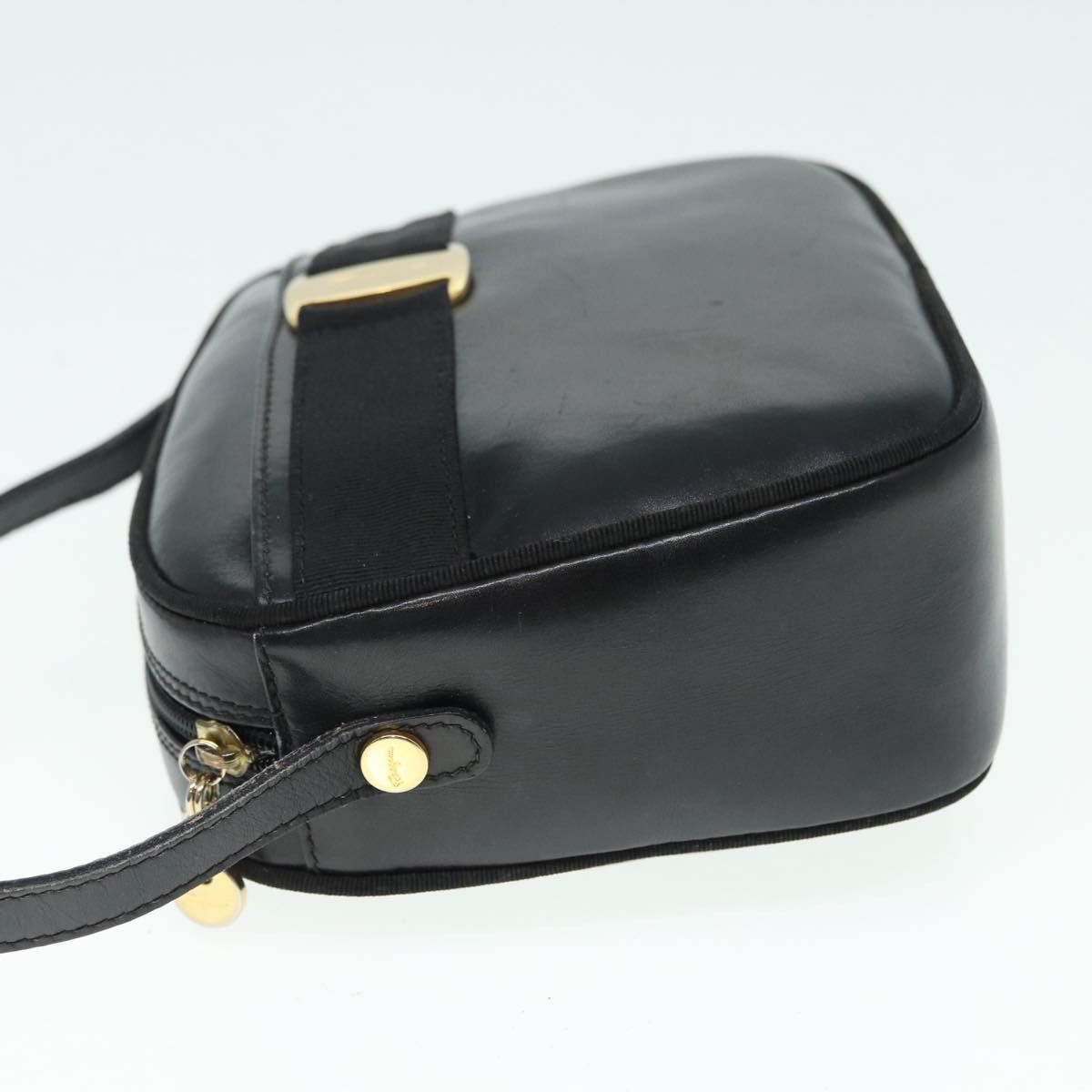 Salvatore Ferragamo Vara Black Leather Shoulder Bag (Pre-Owned) Size ONE SIZE - 4 Thumbnail