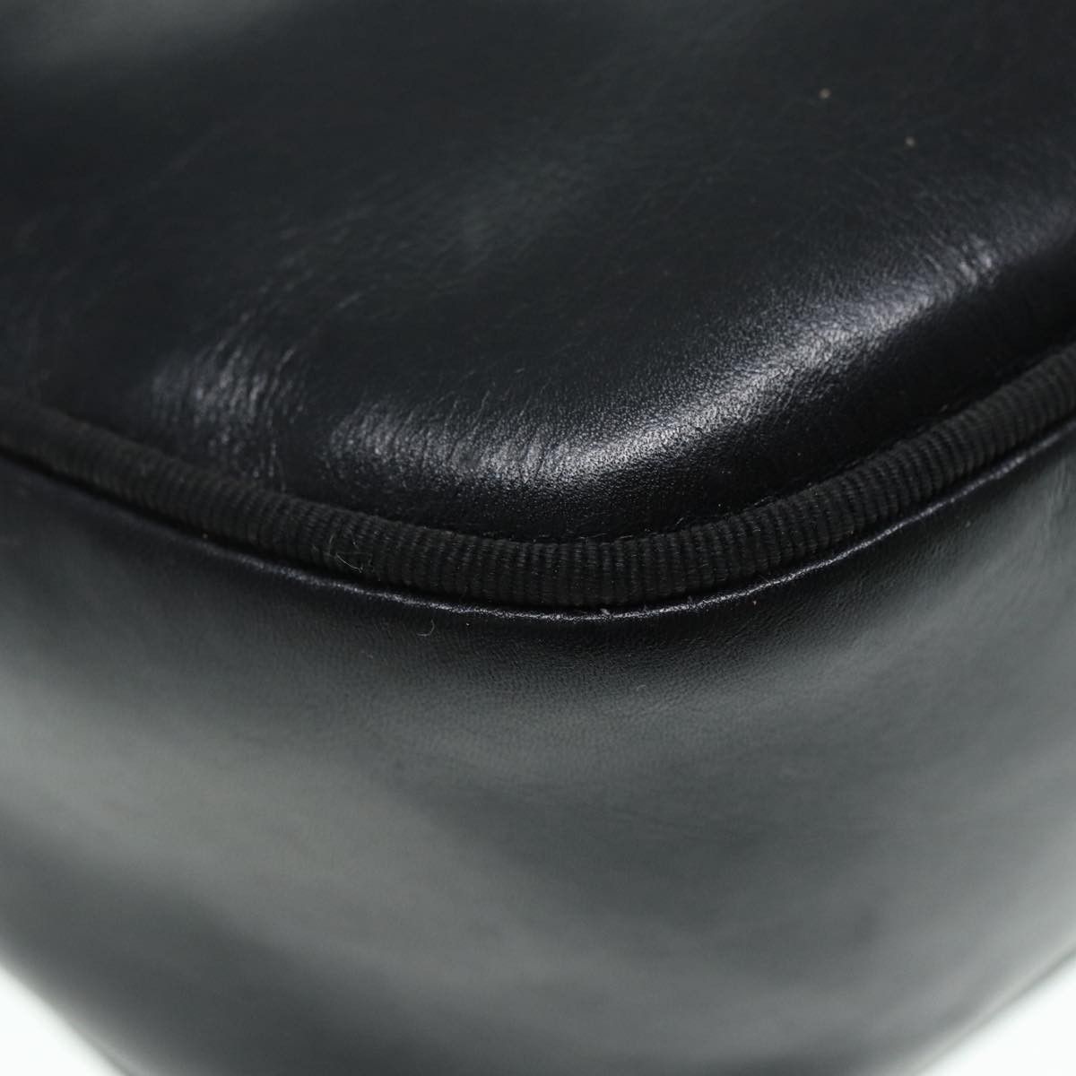 Salvatore Ferragamo Vara Black Leather Shoulder Bag (Pre-Owned) Size ONE SIZE - 8 Thumbnail