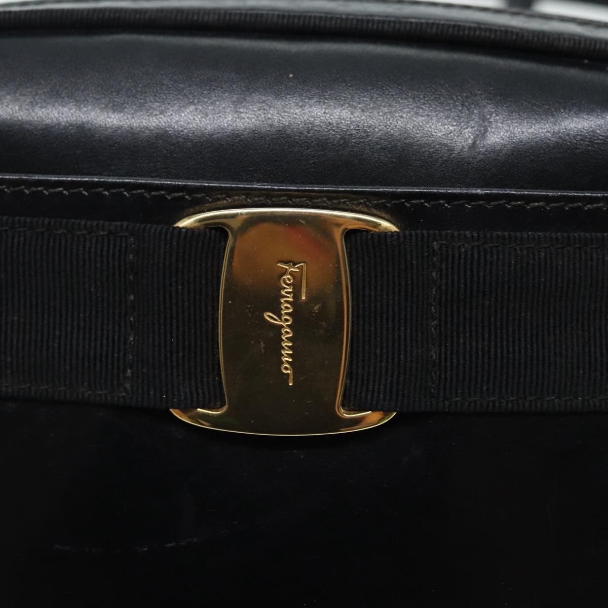 Salvatore Ferragamo Vara Black Leather Shoulder Bag (Pre-Owned) Size ONE SIZE - 10 Thumbnail
