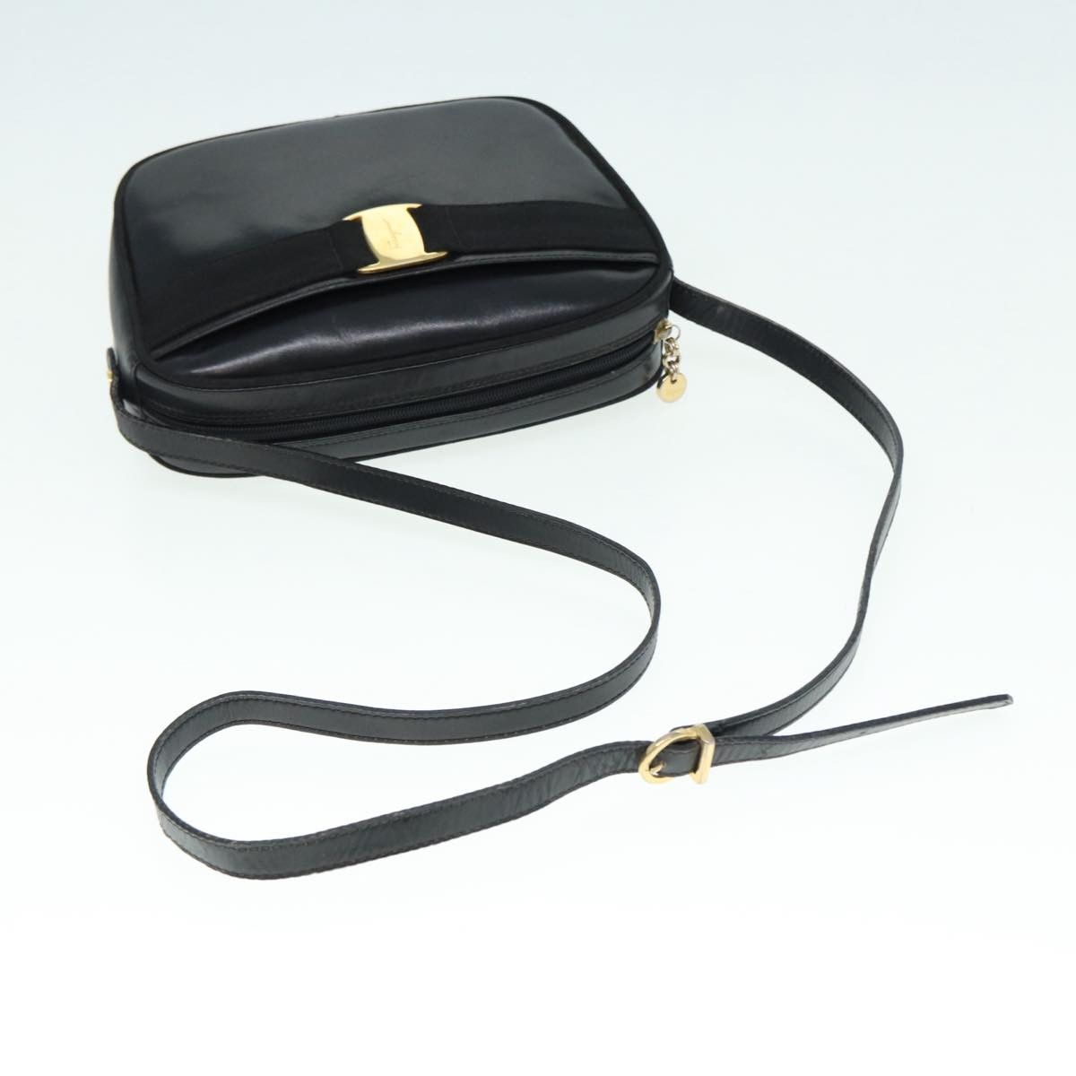 Salvatore Ferragamo Vara Black Leather Shoulder Bag (Pre-Owned) Size ONE SIZE - 5 Thumbnail