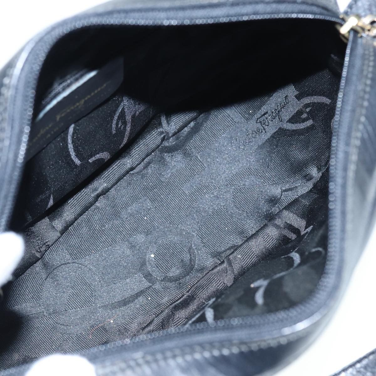 Salvatore Ferragamo Vara Black Leather Shoulder Bag (Pre-Owned) Size ONE SIZE - 13 Thumbnail