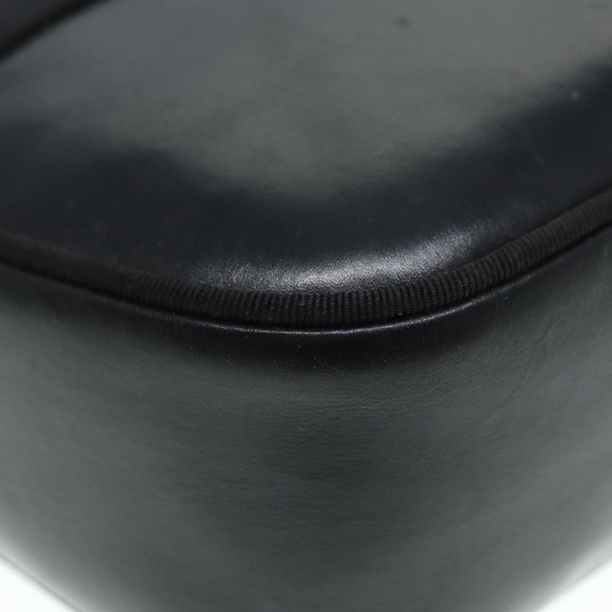 Salvatore Ferragamo Vara Black Leather Shoulder Bag (Pre-Owned) Size ONE SIZE - 9 Thumbnail