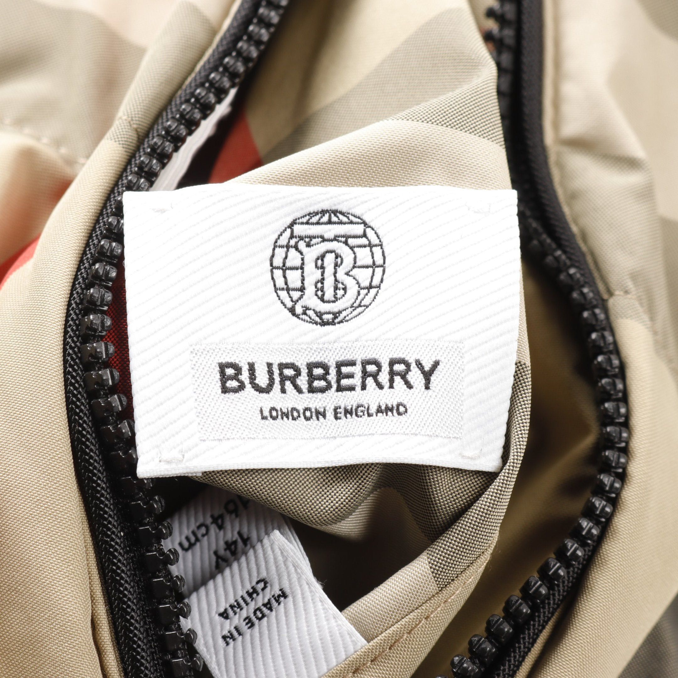Burberry Burberry Nova Check Down Coat Nylon Beige Black Reversible Kids Size ONE SIZE - 4 Thumbnail