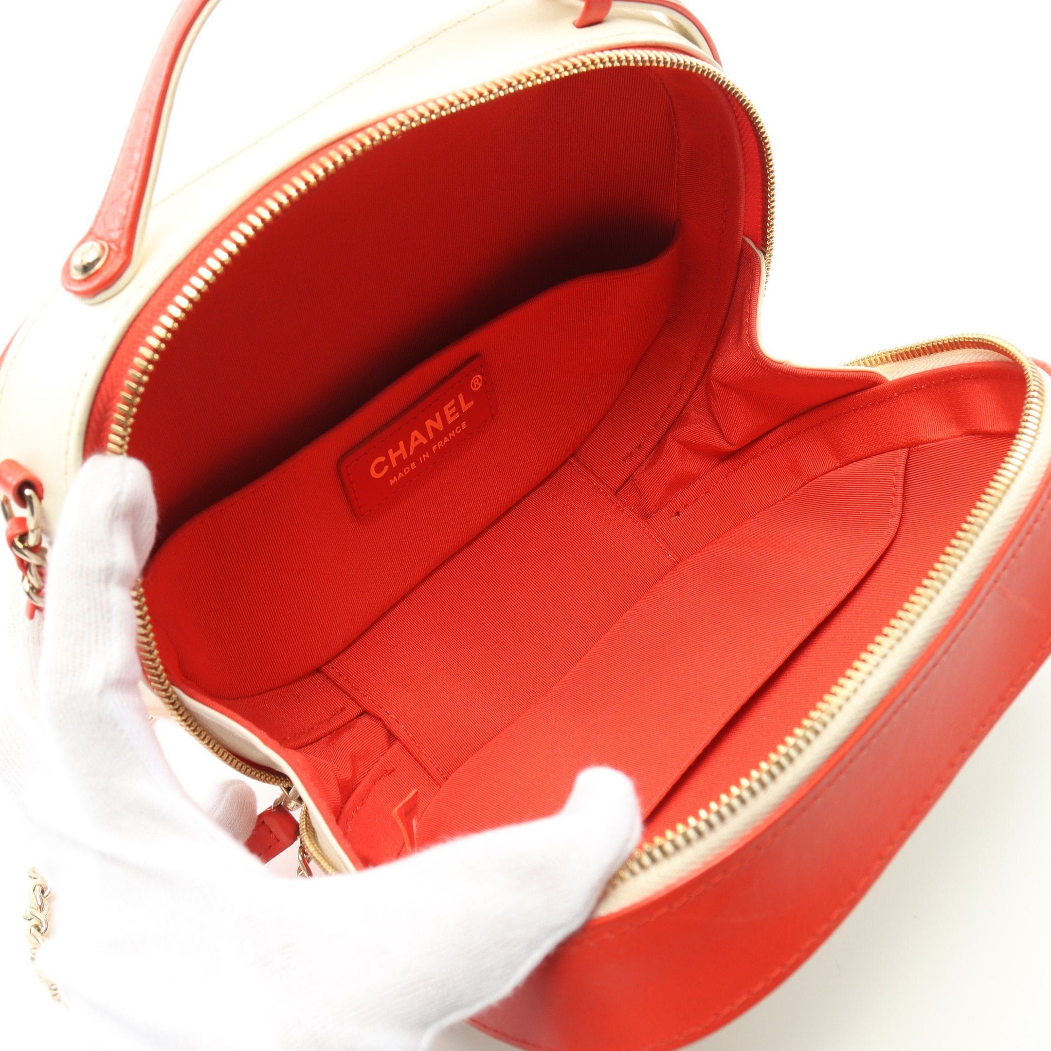 Chanel Chanel Chain Shoulder Bag Leather Off White Red Gold Hardware Size ONE SIZE - 3 Thumbnail
