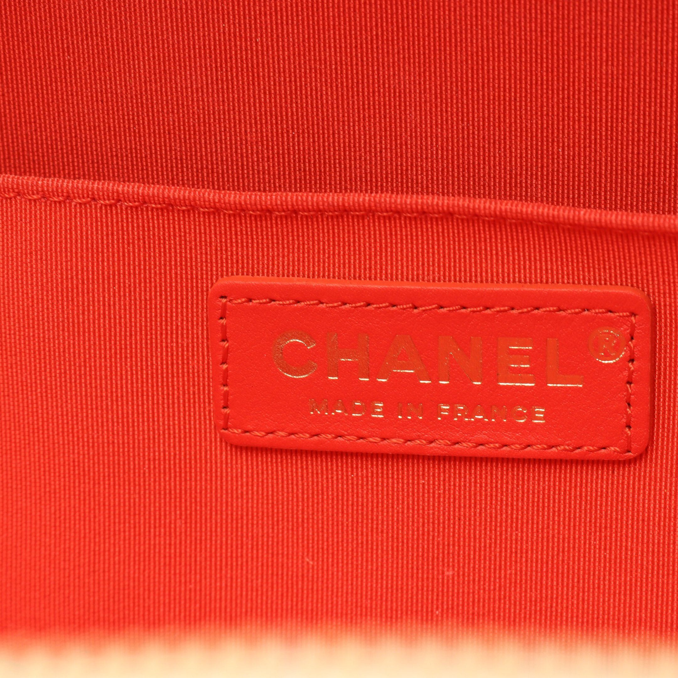 Chanel Chanel Chain Shoulder Bag Leather Off White Red Gold Hardware Size ONE SIZE - 4 Thumbnail