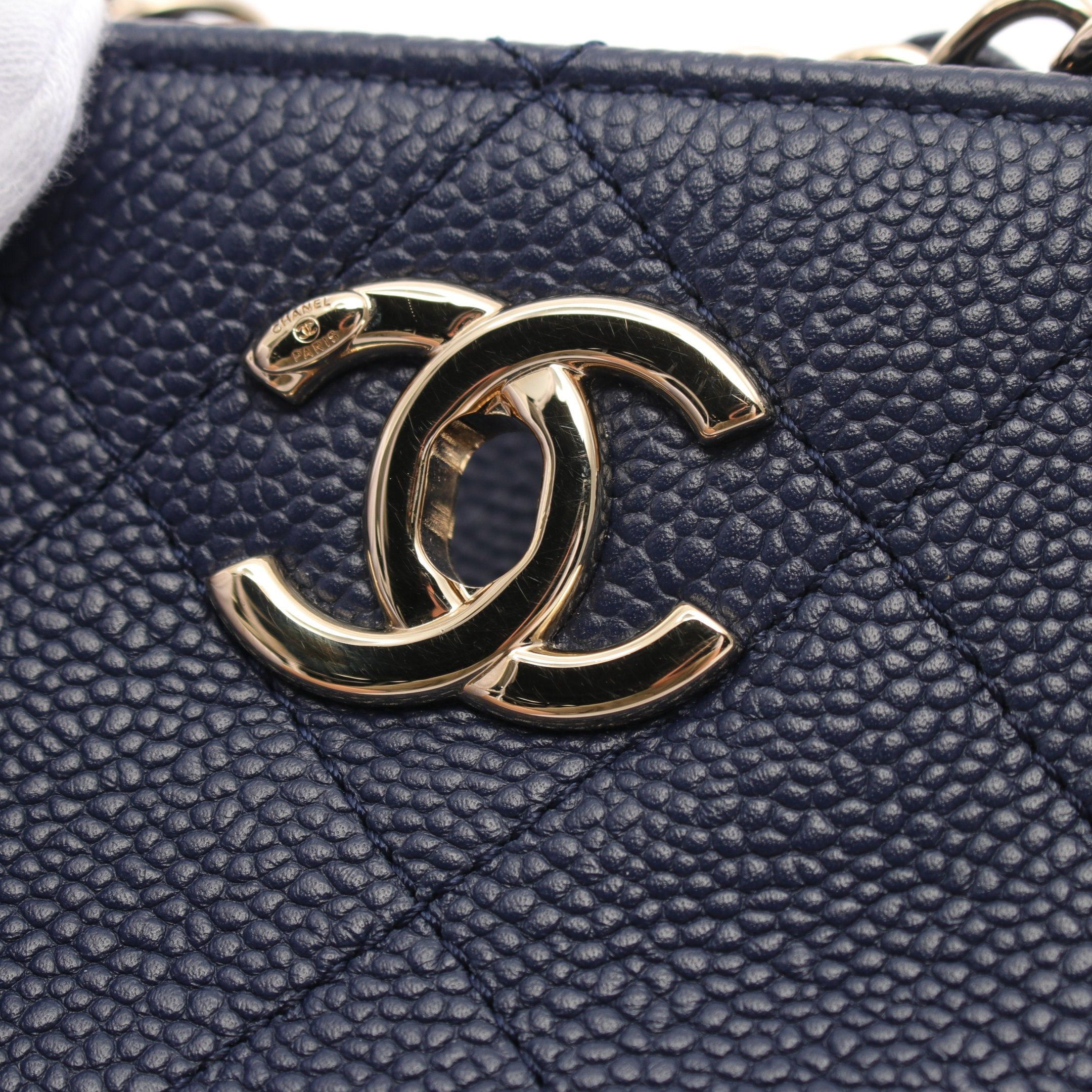 Chanel Chanel Matelasse Chain Shoulder Bag Caviar Skin Navy Gold Hardware Size ONE SIZE - 7 Thumbnail