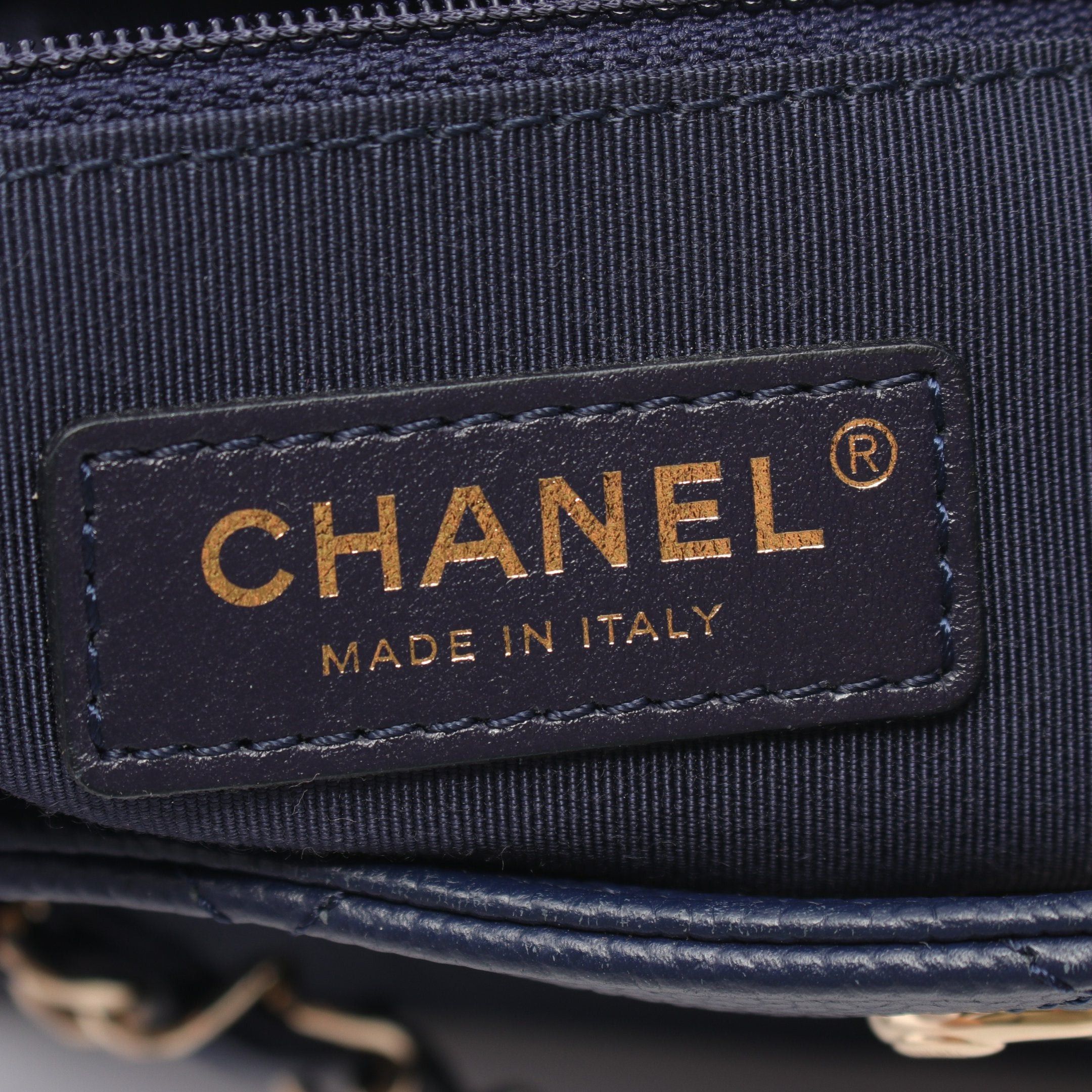 Chanel Chanel Matelasse Chain Shoulder Bag Caviar Skin Navy Gold Hardware Size ONE SIZE - 4 Thumbnail