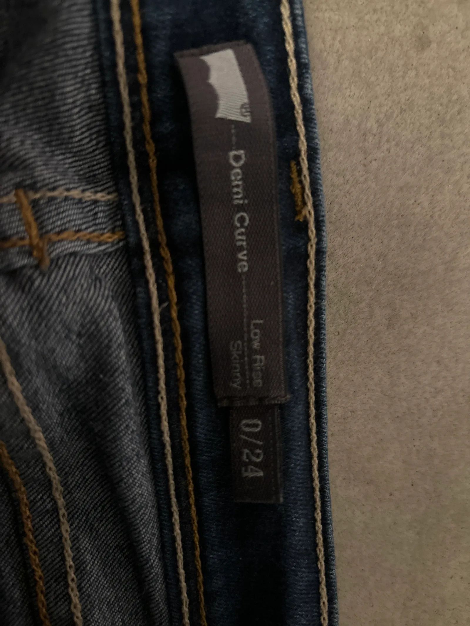 Levi's Levi's Demi Curve, Low Rise, Skinny Jeans Size 24" / US 00 / IT 34 - 2 Thumbnail