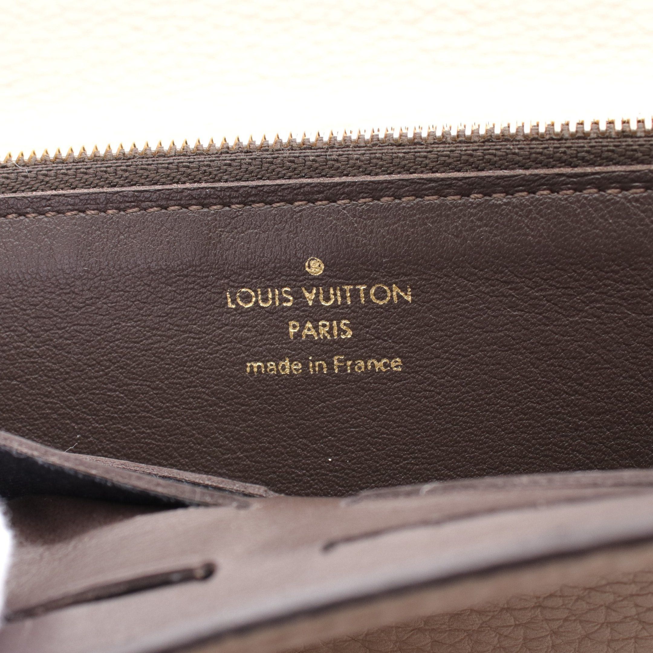 Louis Vuitton Louis Vuitton Portefeuil Capucines Carré Bi-Fold Long Wallet Taurillon Leather Gray Beige Size ONE SIZE - 4 Thumbnail