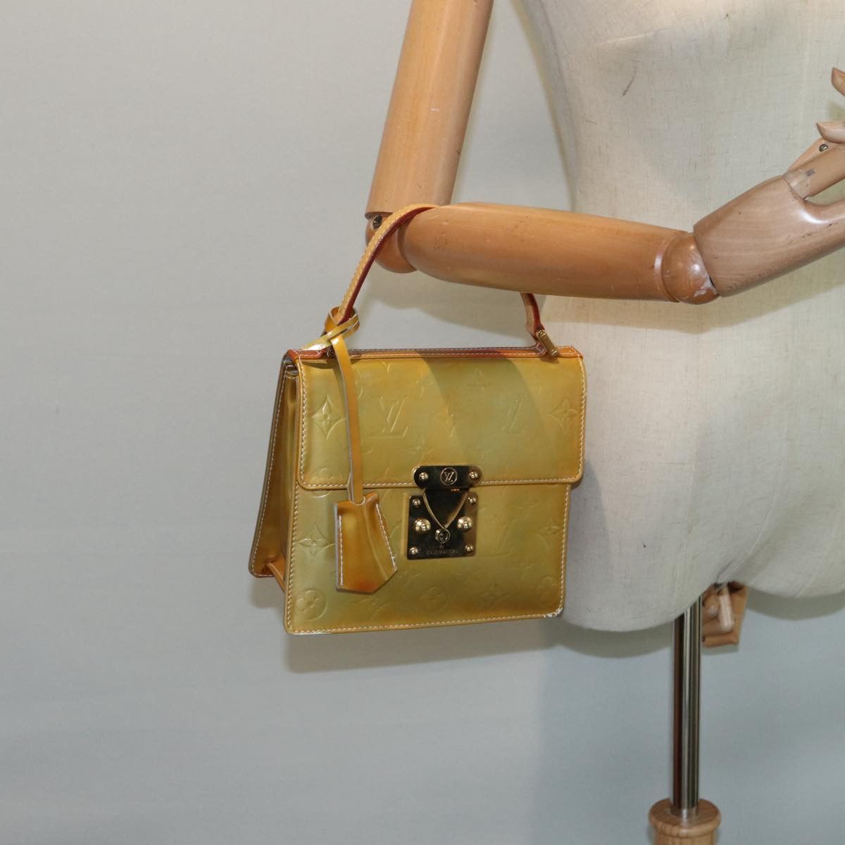 Louis Vuitton Spring Street Grey Patent Leather Handbag (Pre-Owned) Size ONE SIZE - 17 Thumbnail
